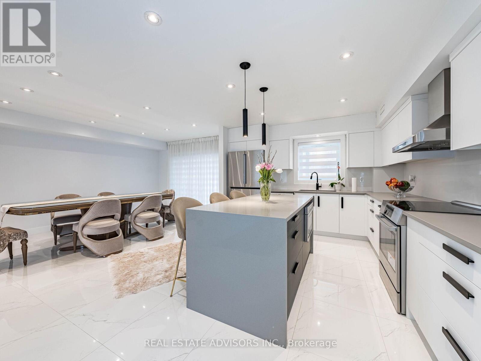 29 Ranwood Drive, Toronto, Ontario  M9N 3G2 - Photo 11 - W12204666