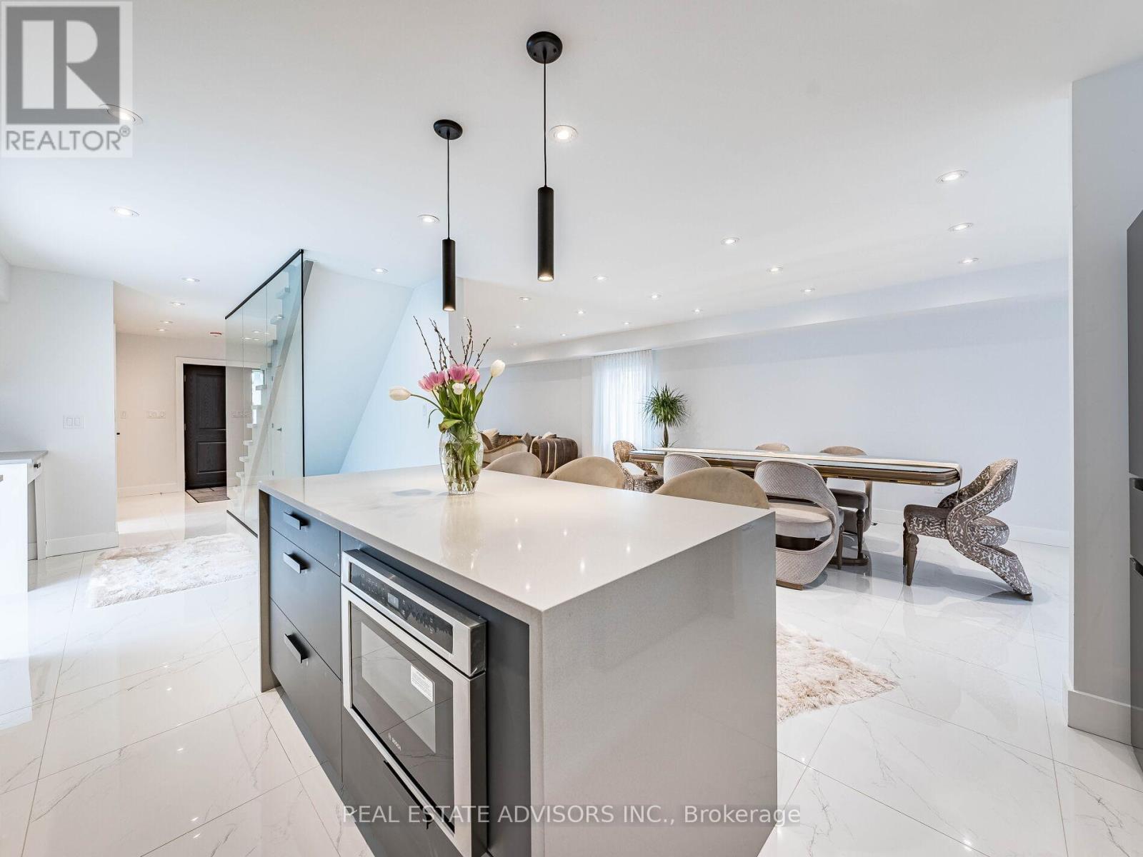 29 Ranwood Drive, Toronto, Ontario  M9N 3G2 - Photo 13 - W12204666