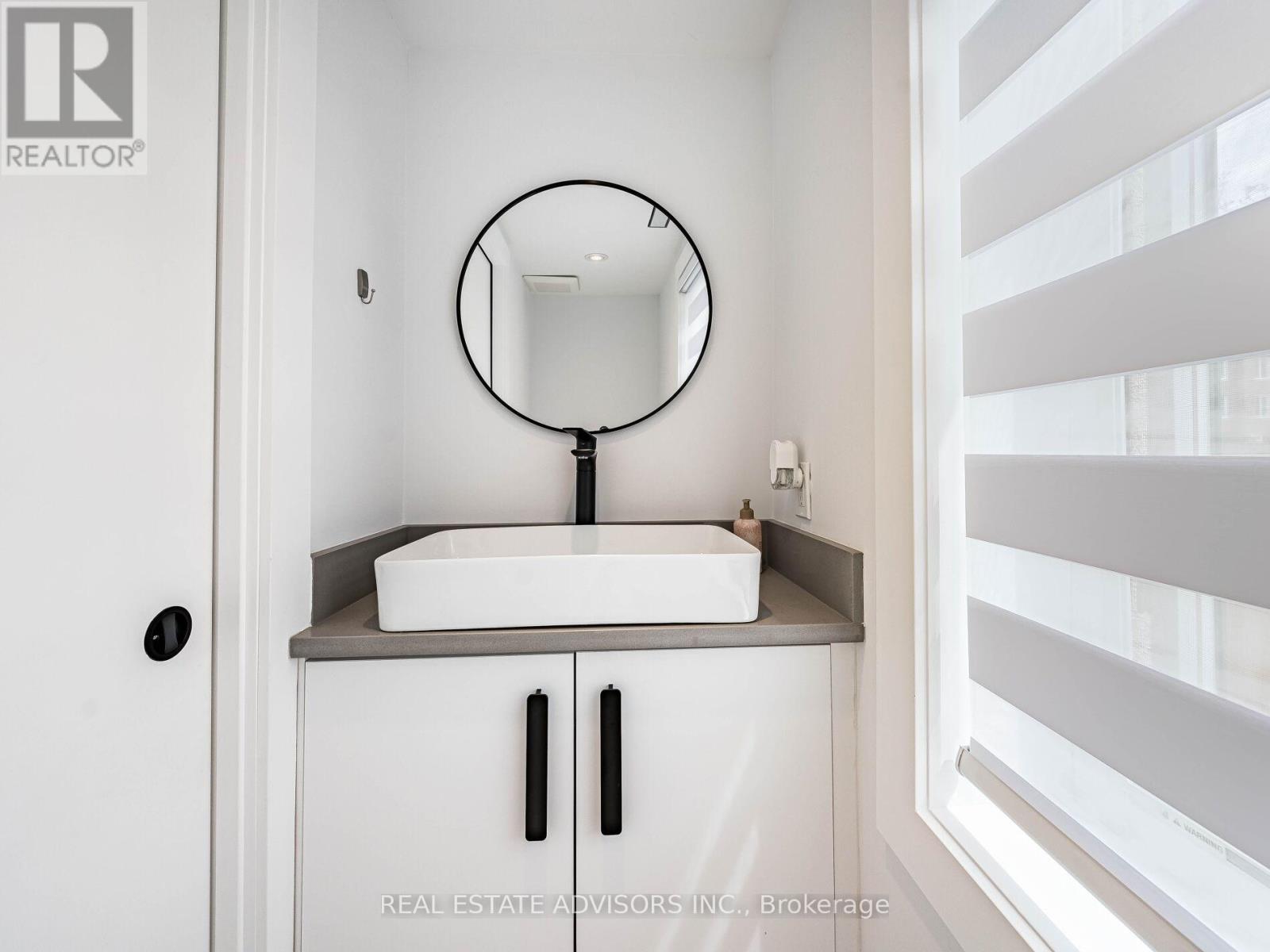 29 Ranwood Drive, Toronto, Ontario  M9N 3G2 - Photo 16 - W12204666
