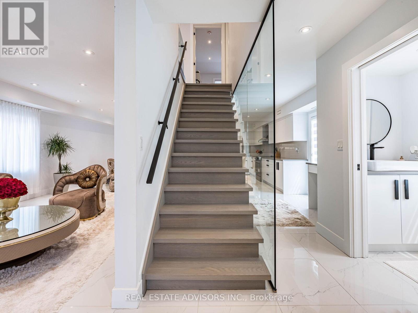 29 Ranwood Drive, Toronto, Ontario  M9N 3G2 - Photo 17 - W12204666