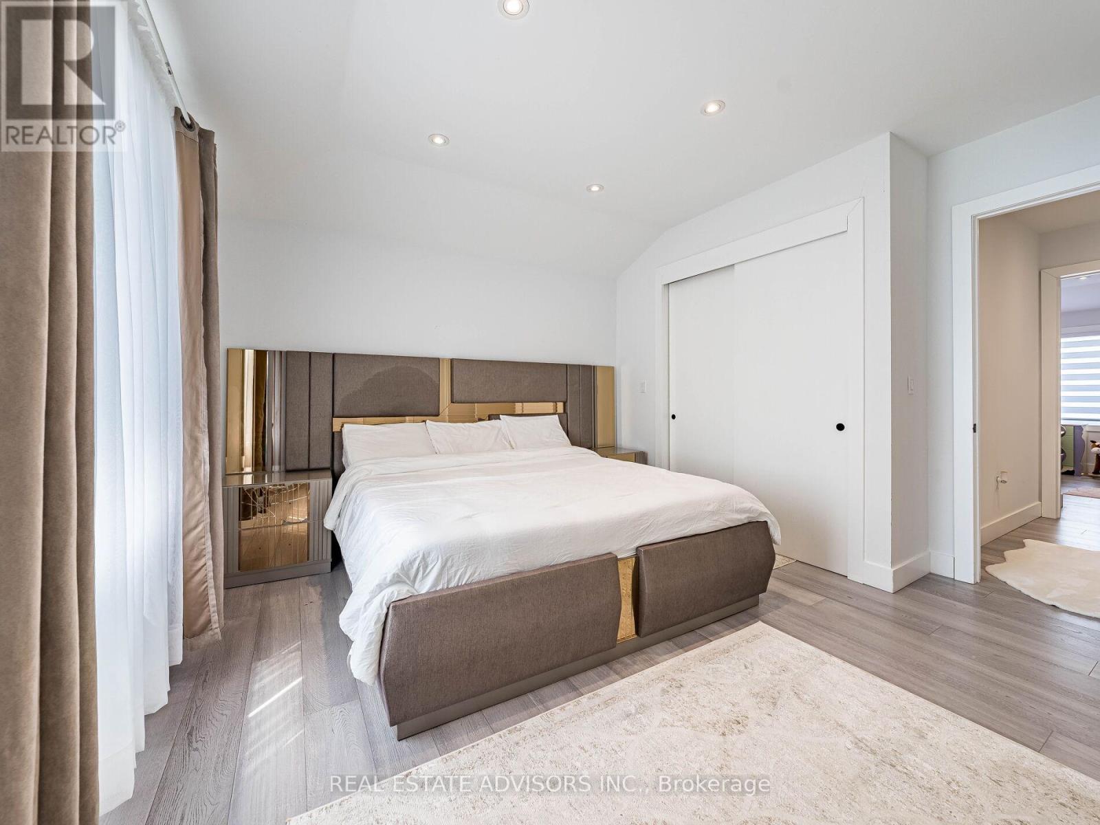 29 Ranwood Drive, Toronto, Ontario  M9N 3G2 - Photo 19 - W12204666