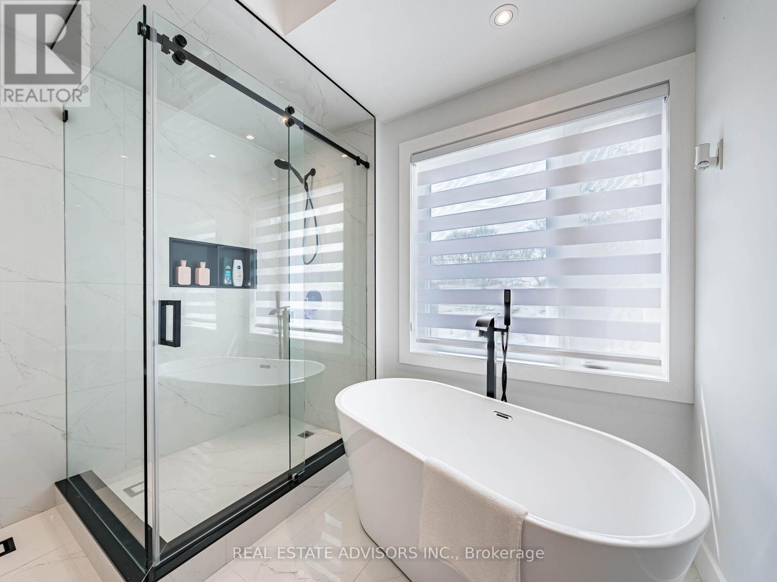 29 Ranwood Drive, Toronto, Ontario  M9N 3G2 - Photo 22 - W12204666