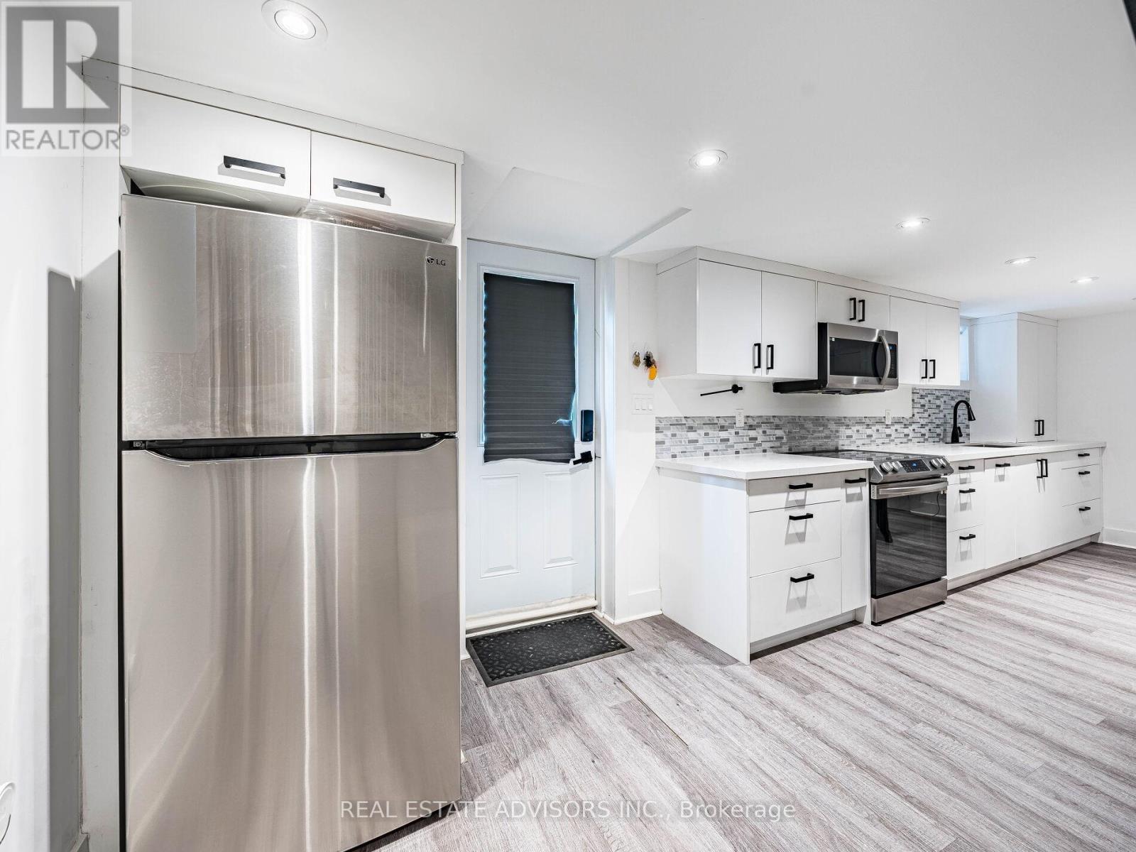 29 Ranwood Drive, Toronto, Ontario  M9N 3G2 - Photo 23 - W12204666