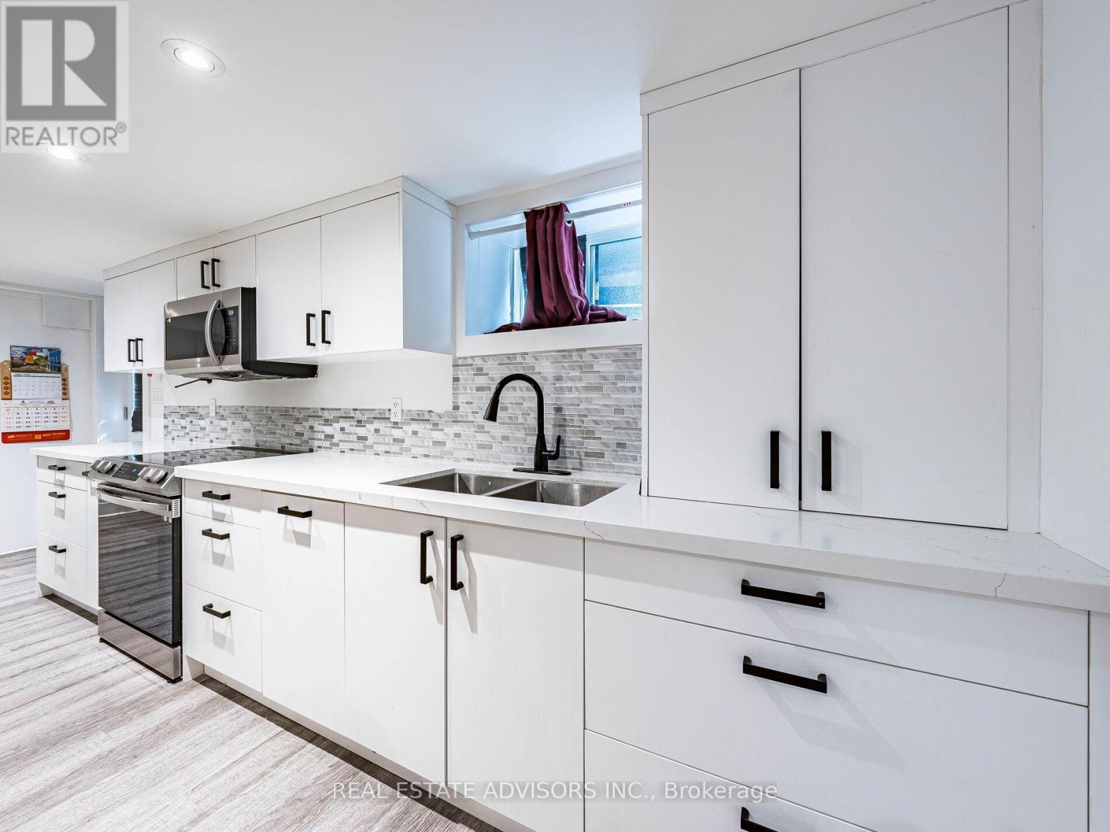 29 Ranwood Drive, Toronto, Ontario  M9N 3G2 - Photo 25 - W12204666