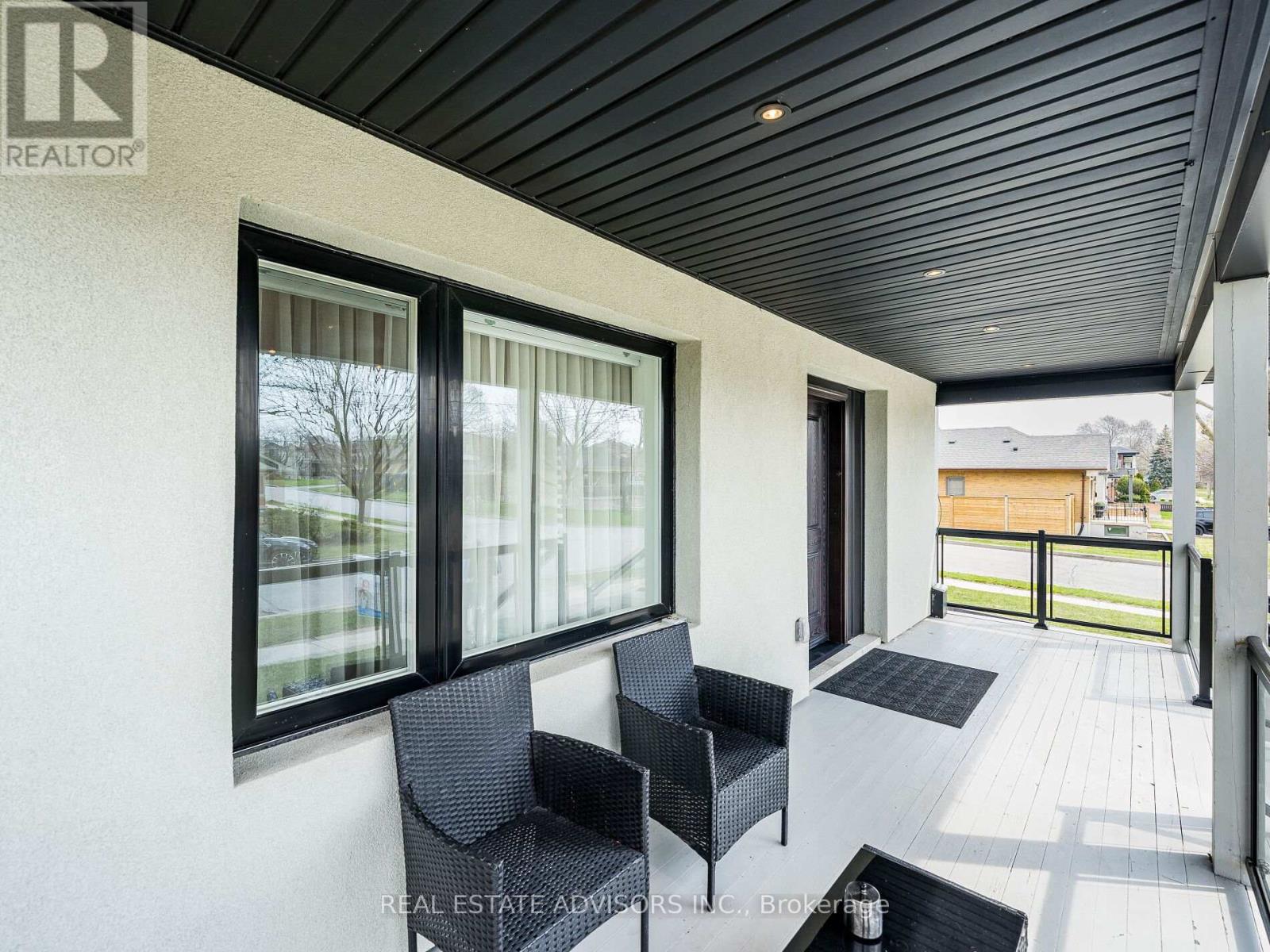 29 Ranwood Drive, Toronto, Ontario  M9N 3G2 - Photo 5 - W12204666