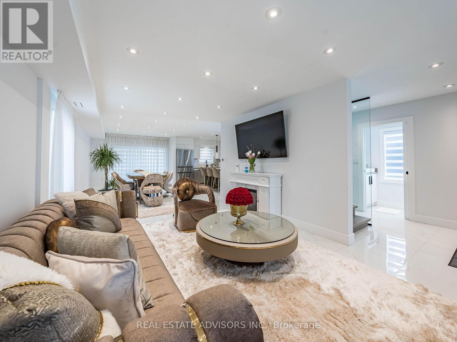29 Ranwood Drive, Toronto, Ontario  M9N 3G2 - Photo 7 - W12204666