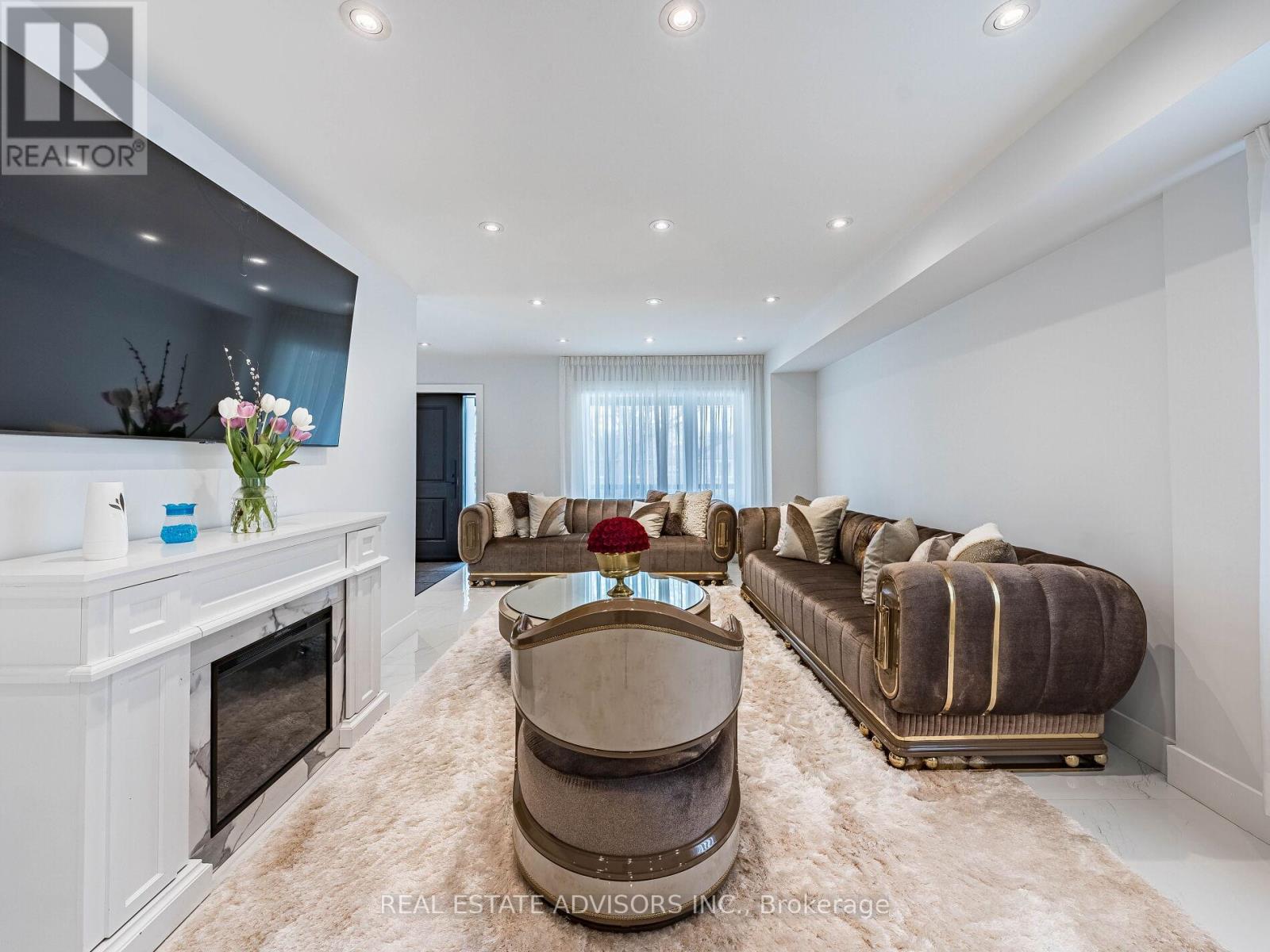29 Ranwood Drive, Toronto, Ontario  M9N 3G2 - Photo 9 - W12204666