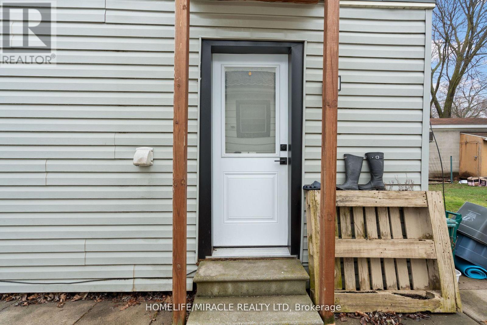 6333 Skinner Street, Niagara Falls (Arad/fallsview), Ontario  L2G 2Y6 - Photo 3 - X12204667