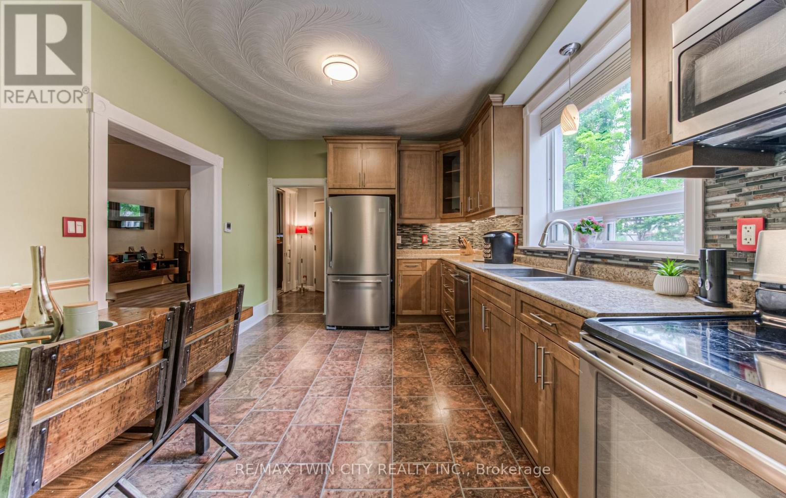 45 Brubacher Street, Kitchener, Ontario  N2H 2V8 - Photo 11 - X12204673
