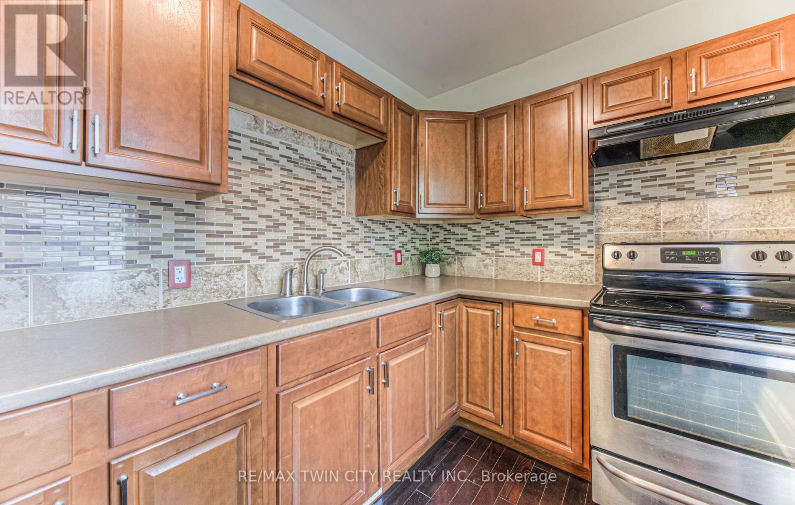 45 Brubacher Street, Kitchener, Ontario  N2H 2V8 - Photo 16 - X12204673