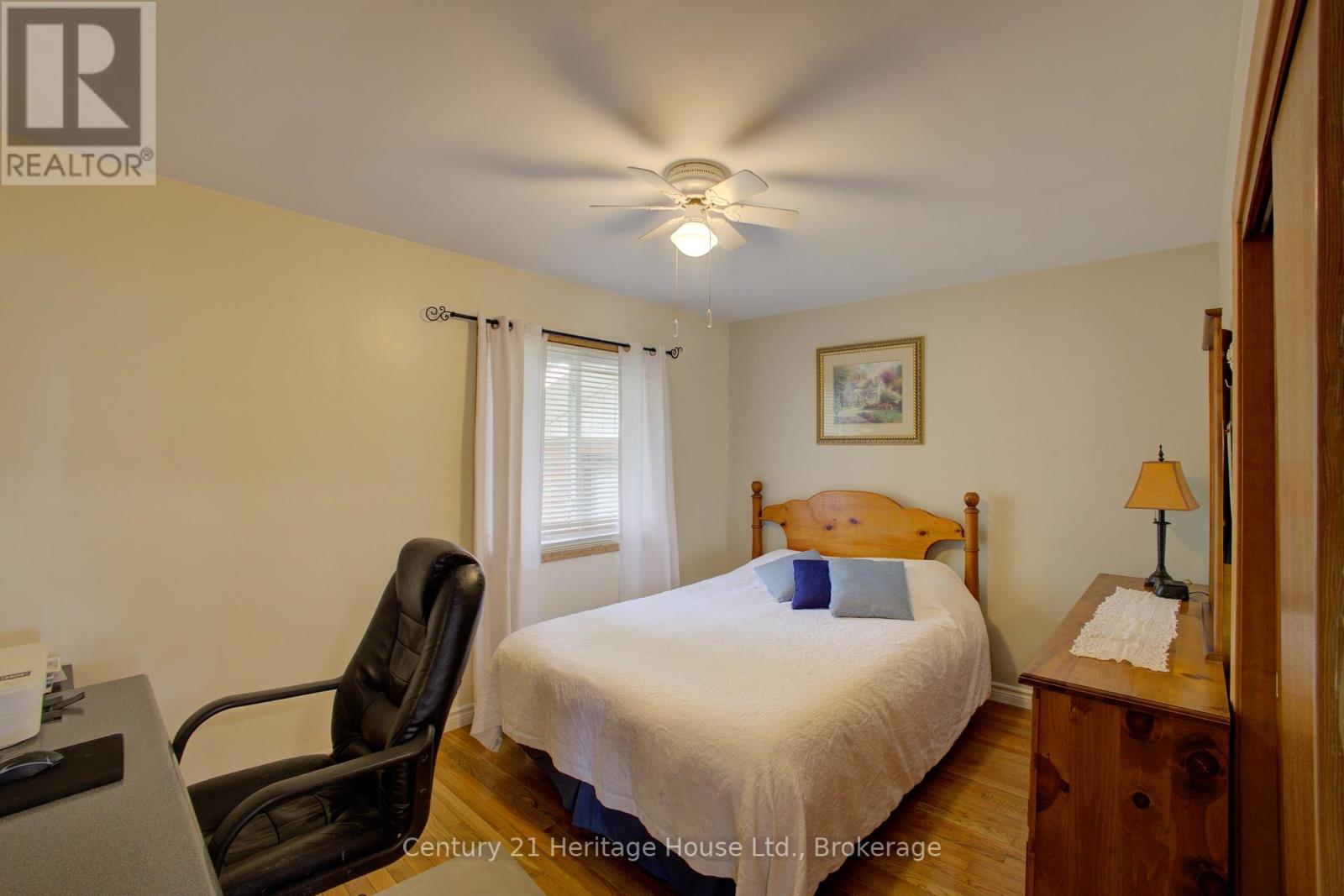 376 Lambton Street E, West Grey, Ontario  N0G 1R0 - Photo 12 - X12204692