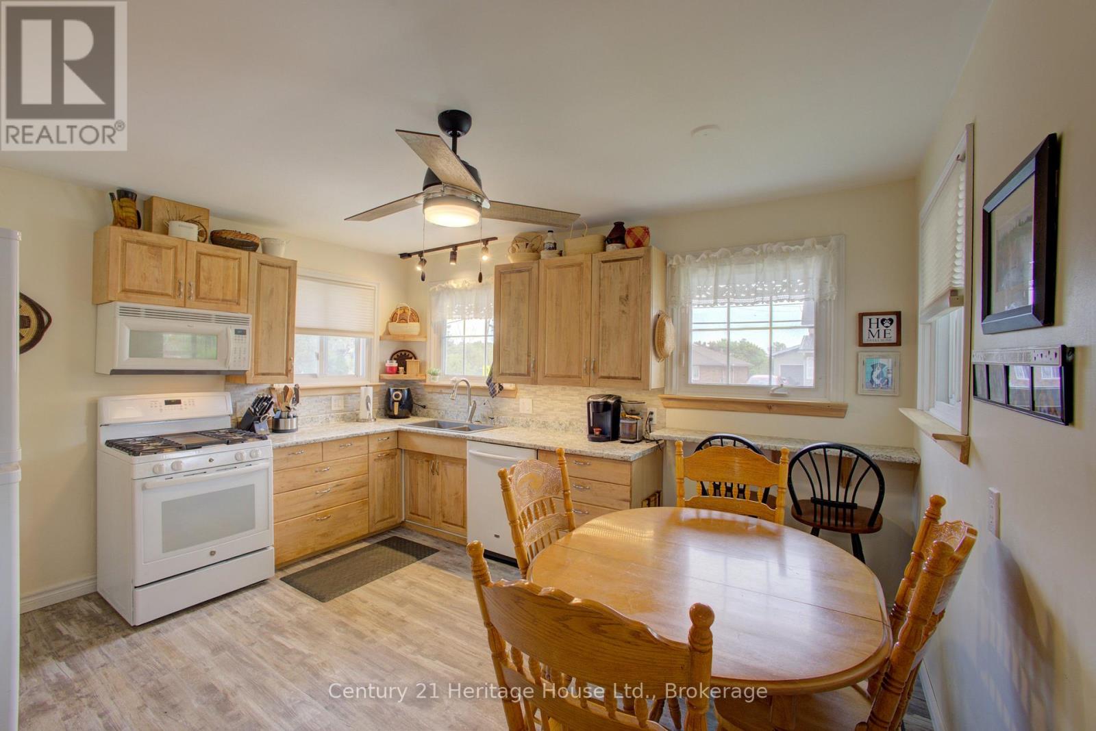 376 Lambton Street E, West Grey, Ontario  N0G 1R0 - Photo 14 - X12204692