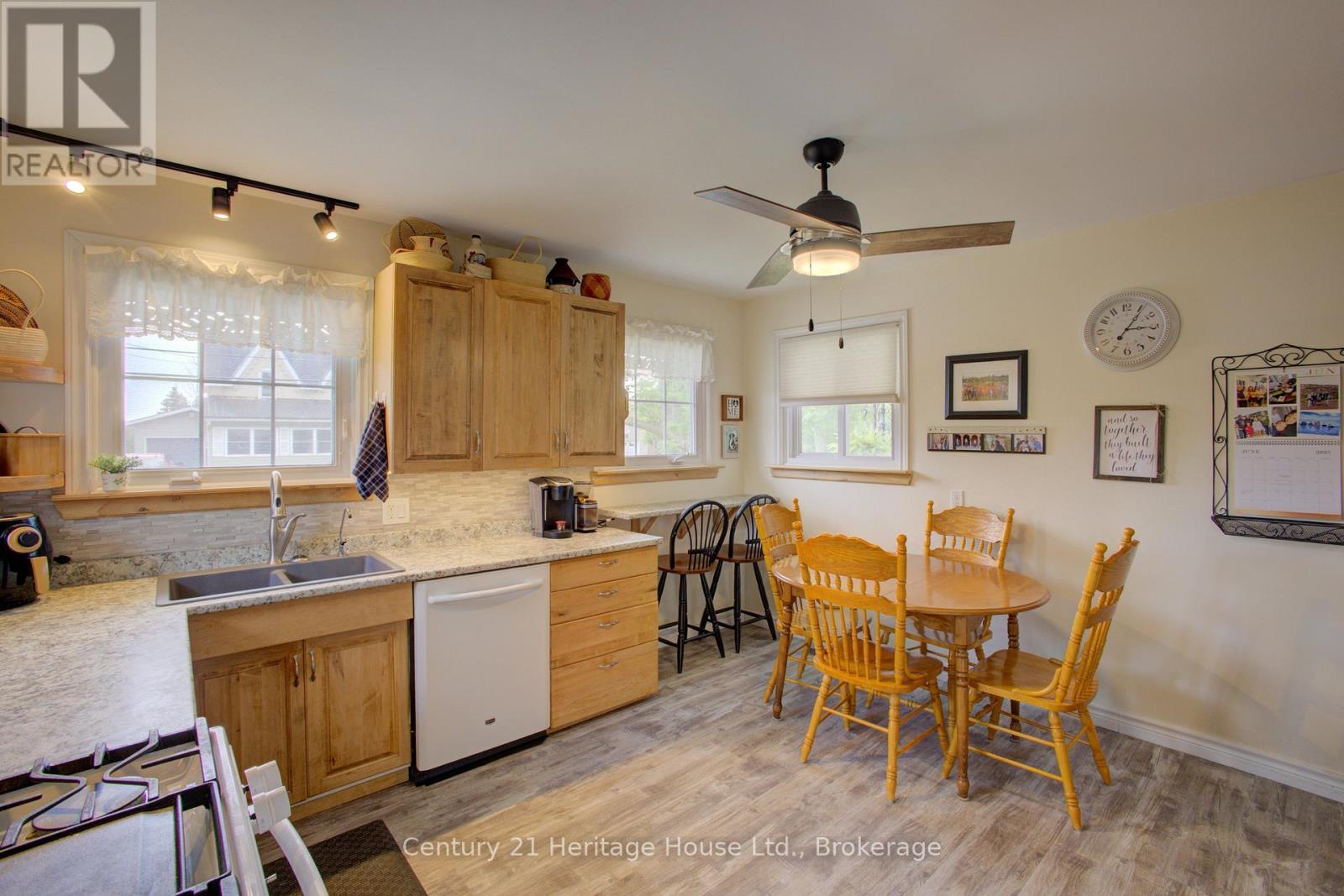 376 Lambton Street E, West Grey, Ontario  N0G 1R0 - Photo 16 - X12204692