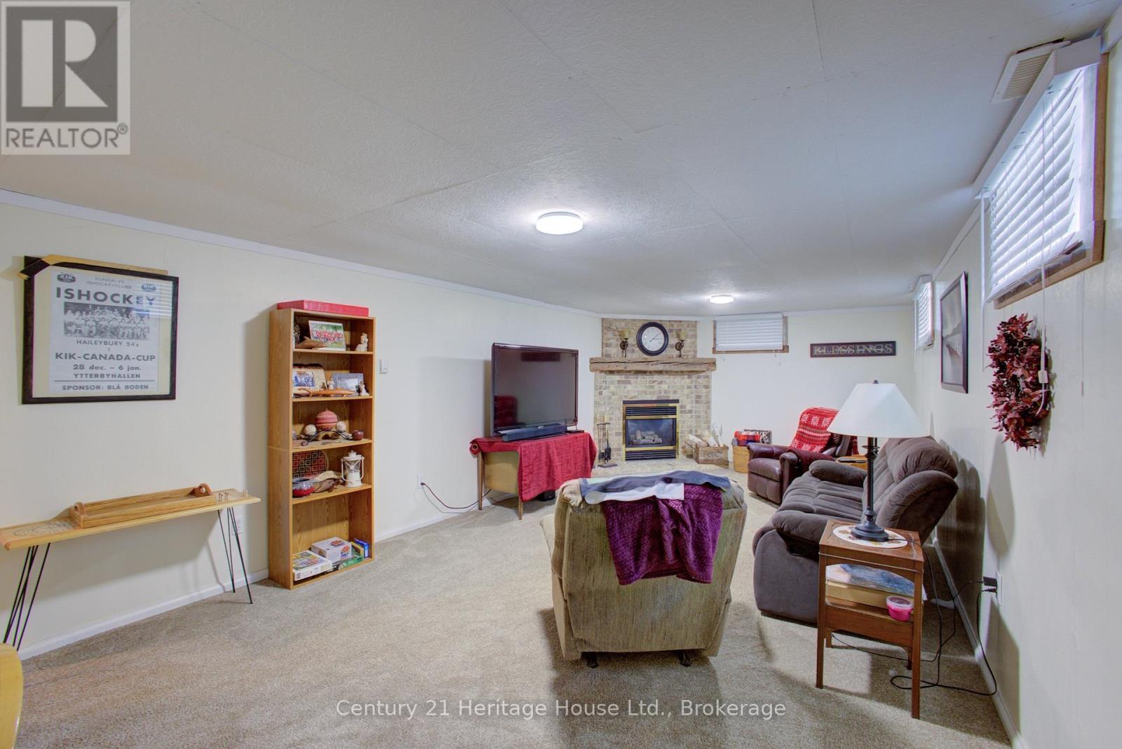 376 Lambton Street E, West Grey, Ontario  N0G 1R0 - Photo 22 - X12204692