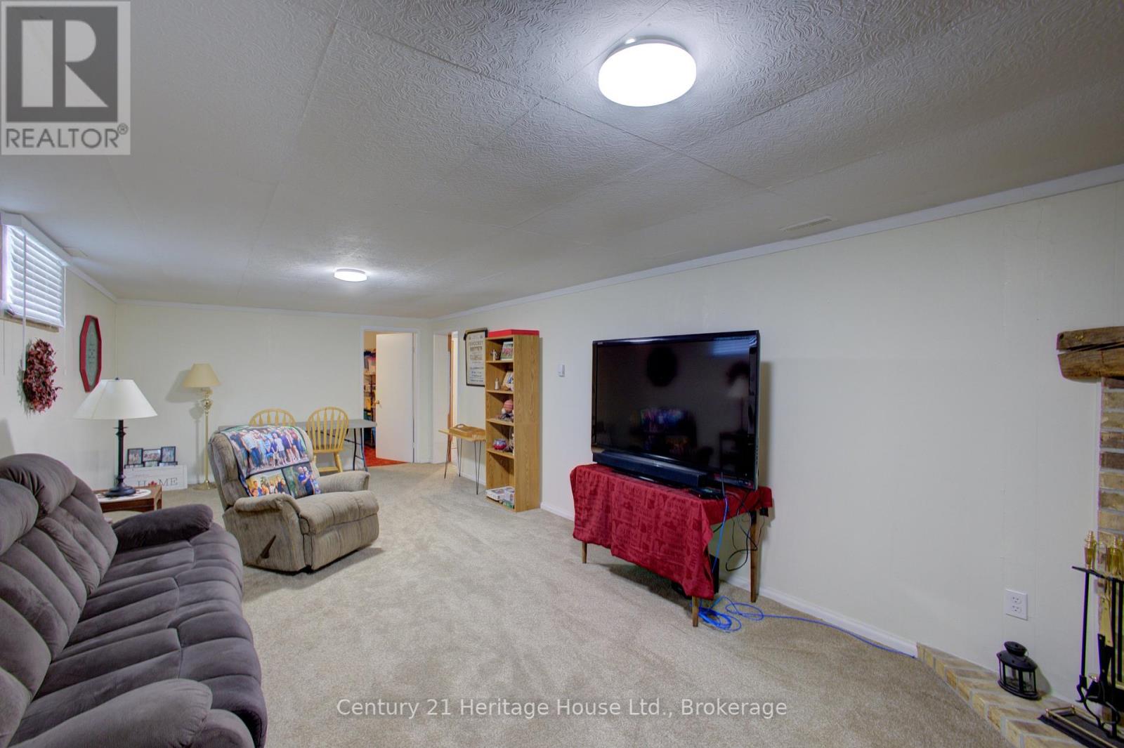 376 Lambton Street E, West Grey, Ontario  N0G 1R0 - Photo 23 - X12204692