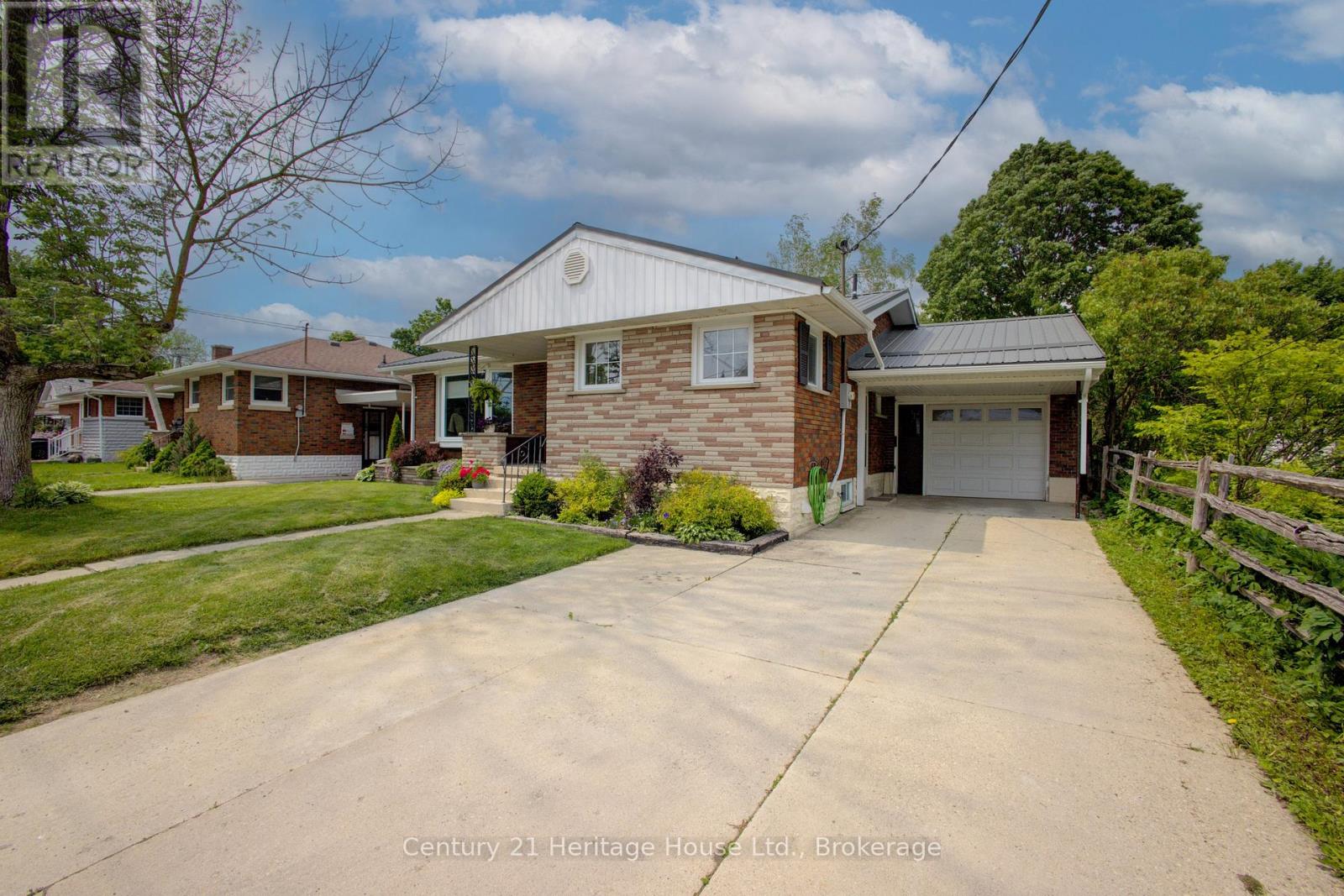 376 Lambton Street E, West Grey, Ontario  N0G 1R0 - Photo 3 - X12204692
