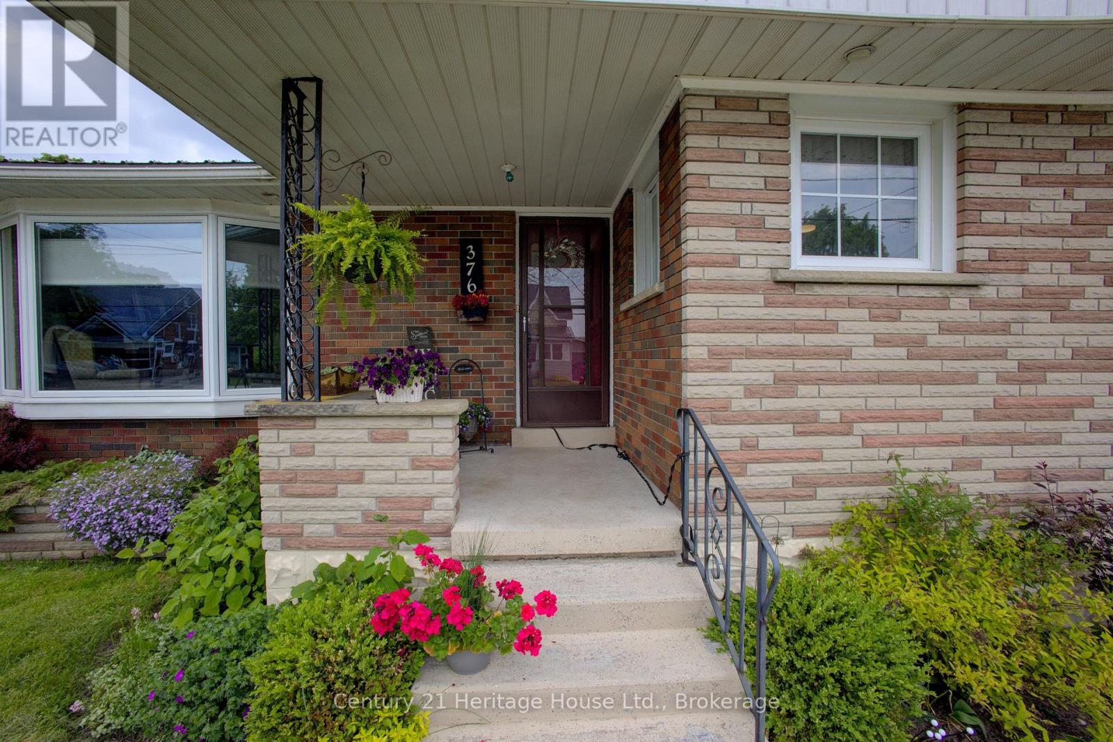 376 Lambton Street E, West Grey, Ontario  N0G 1R0 - Photo 4 - X12204692
