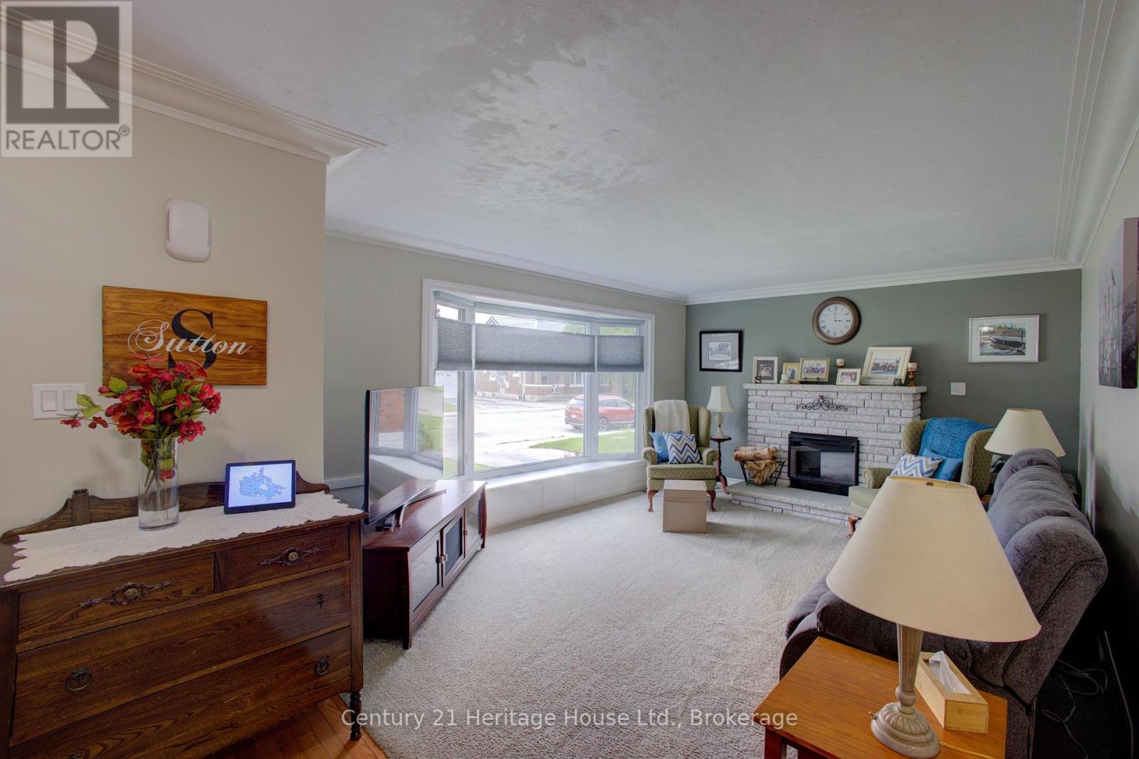 376 Lambton Street E, West Grey, Ontario  N0G 1R0 - Photo 5 - X12204692