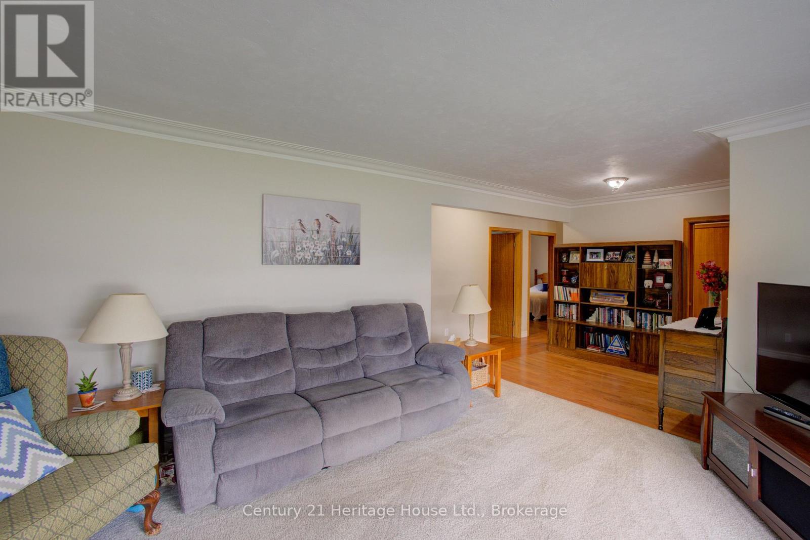 376 Lambton Street E, West Grey, Ontario  N0G 1R0 - Photo 7 - X12204692
