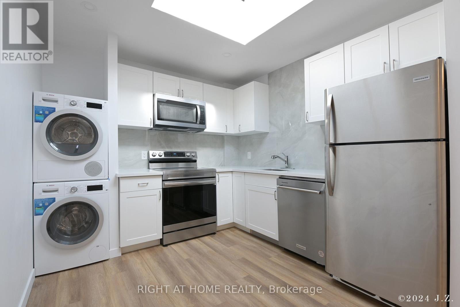 2nd /floor Unit A - 1703 Bayview Avenue, Toronto, Ontario  M4G 3C1 - Photo 5 - C12204677