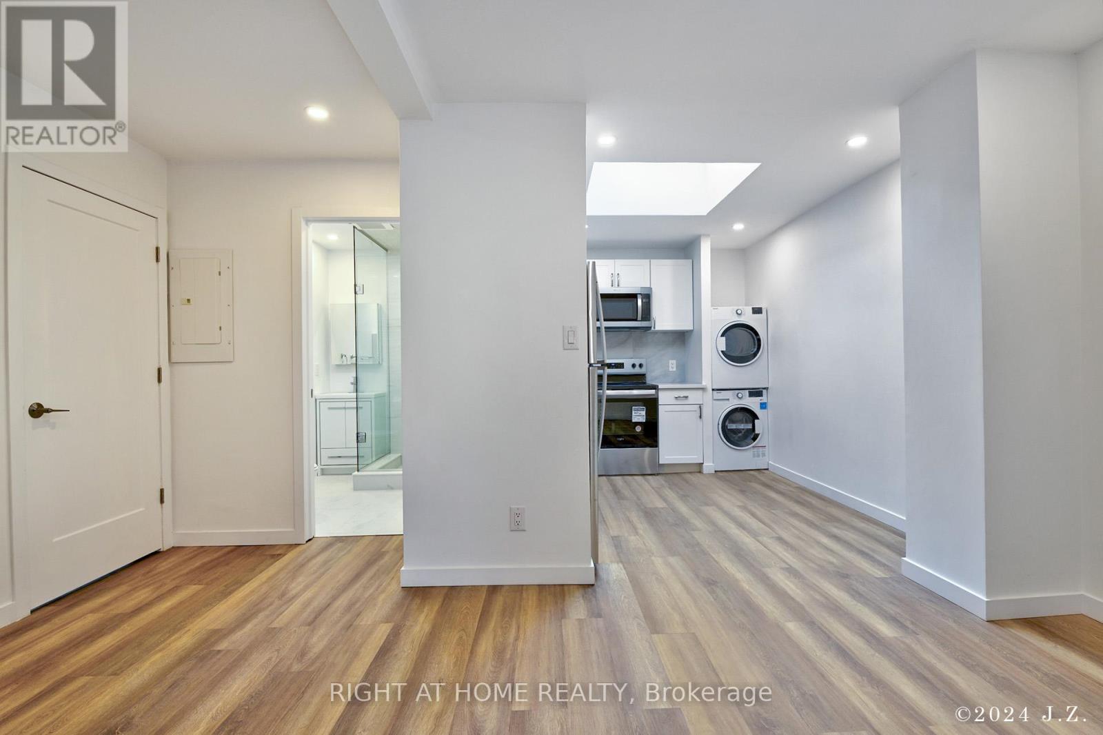 2nd /floor Unit A - 1703 Bayview Avenue, Toronto, Ontario  M4G 3C1 - Photo 9 - C12204677
