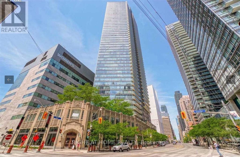2910 - 832 BAY STREET, Toronto, Ontario