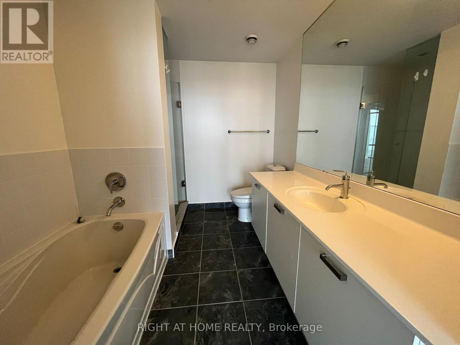 2910 - 832 Bay Street, Toronto, Ontario  M5S 1Z6 - Photo 13 - C12204686