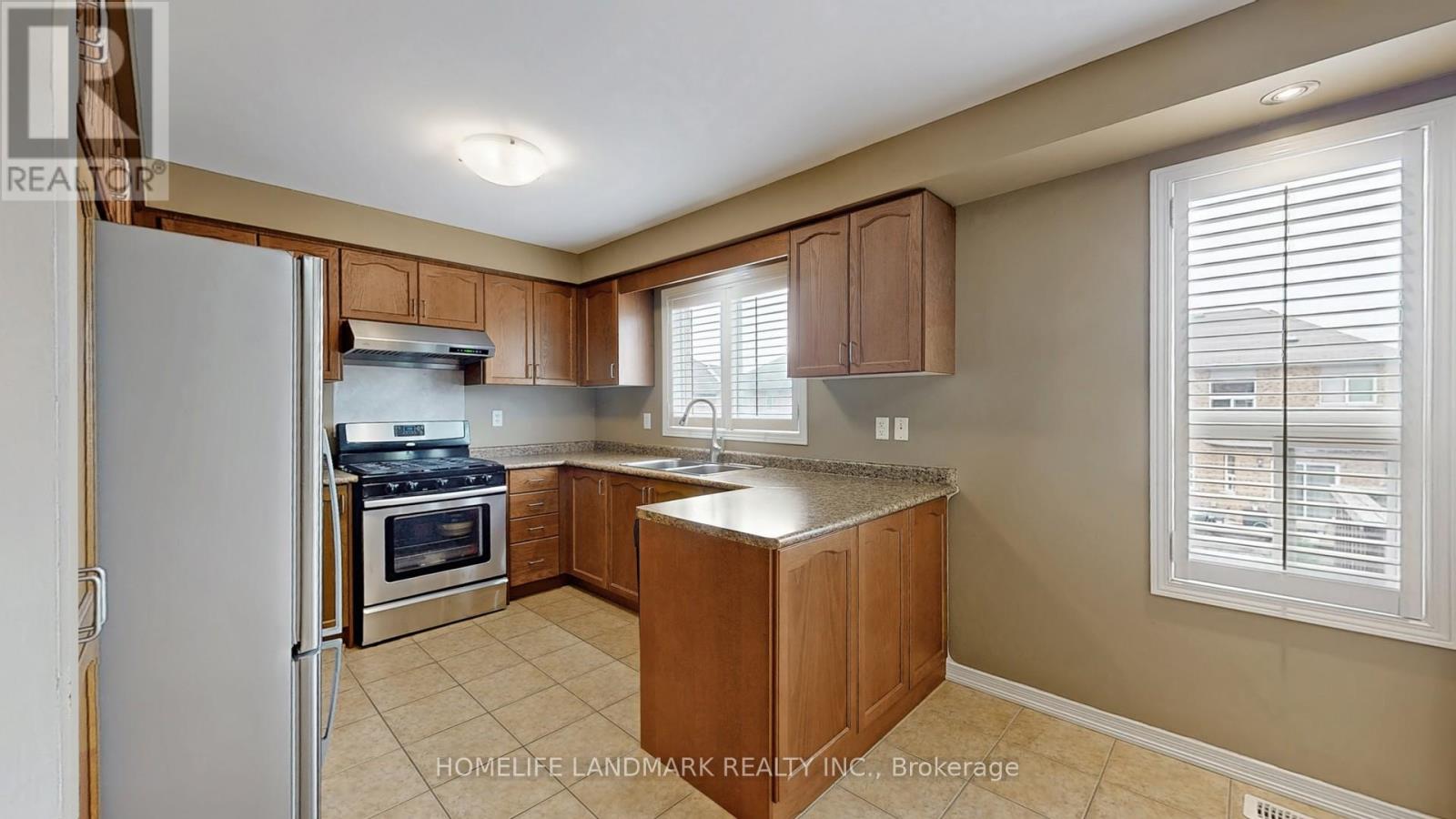 34 Wallwark Street, Aurora, Ontario  L4G 0J2 - Photo 8 - N12198942