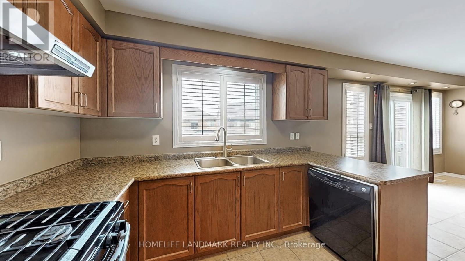 34 Wallwark Street, Aurora, Ontario  L4G 0J2 - Photo 10 - N12198942
