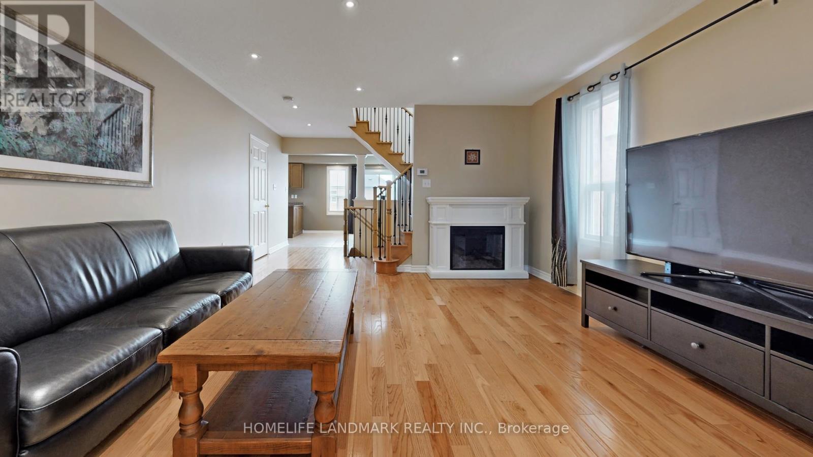 34 Wallwark Street, Aurora, Ontario  L4G 0J2 - Photo 7 - N12198942