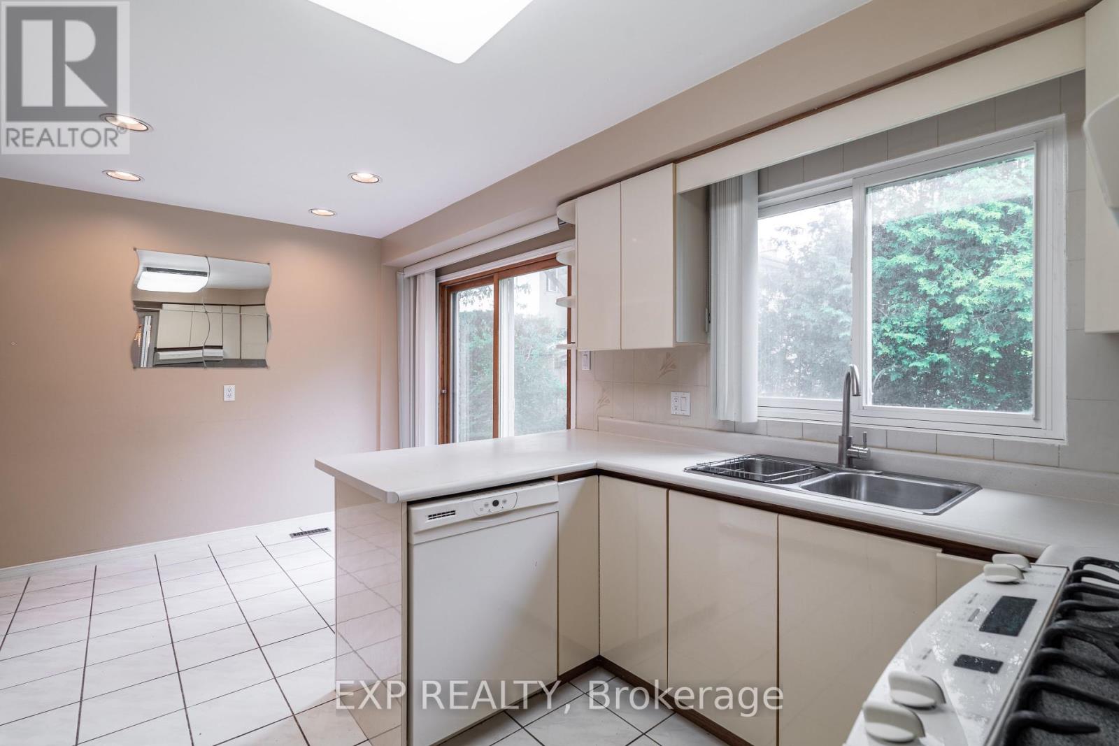451 Palmer Avenue, Richmond Hill, Ontario  L4C 1R2 - Photo 12 - N12204682