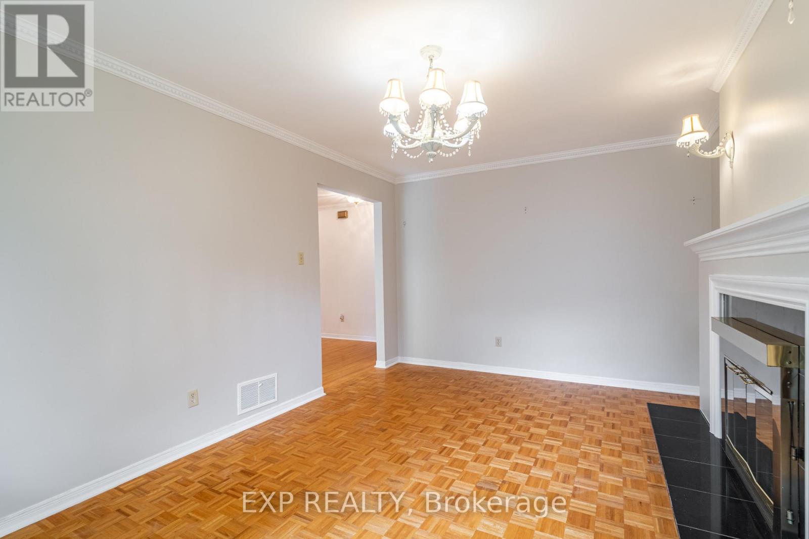 451 Palmer Avenue, Richmond Hill, Ontario  L4C 1R2 - Photo 8 - N12204682