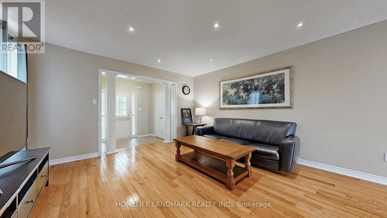 34 Wallwark Street, Aurora, Ontario  L4G 0J2 - Photo 4 - N12198942