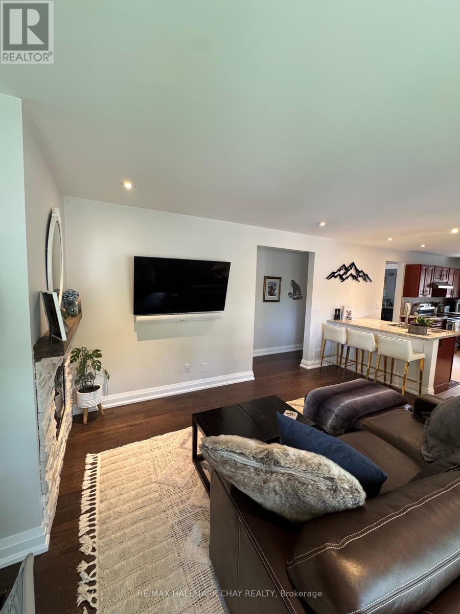 12 Vine Street, Barrie, Ontario  L4N 2B2 - Photo 4 - S12204702