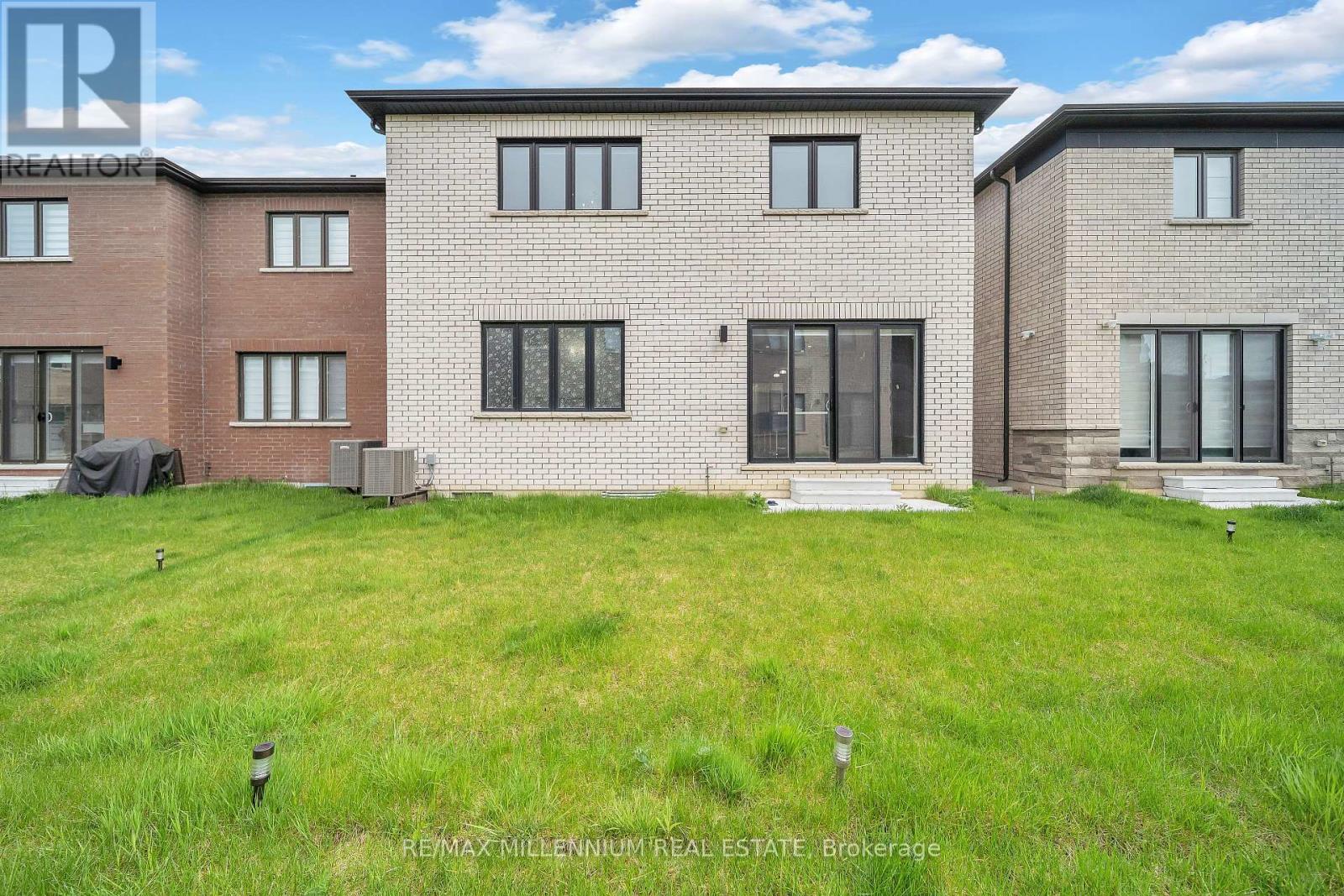 18 Ida Terrace, Caledon, Ontario  L7C 4M2 - Photo 6 - W12204712