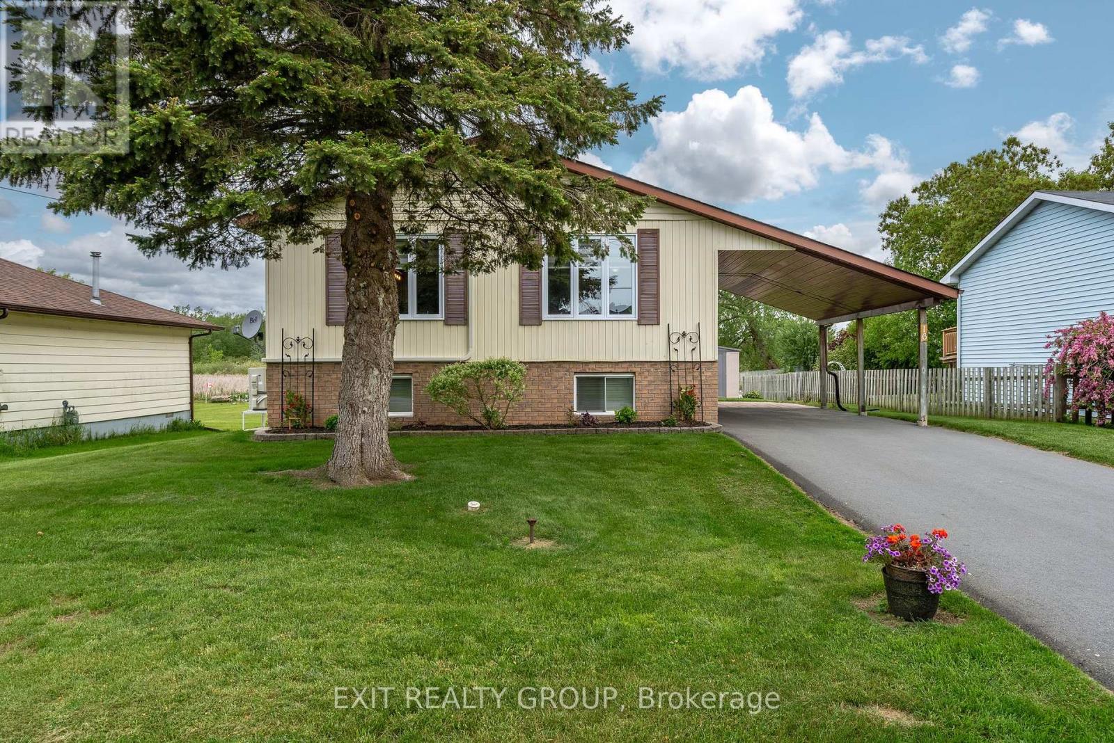 16 QUEEN STREET W, Brighton, Ontario
