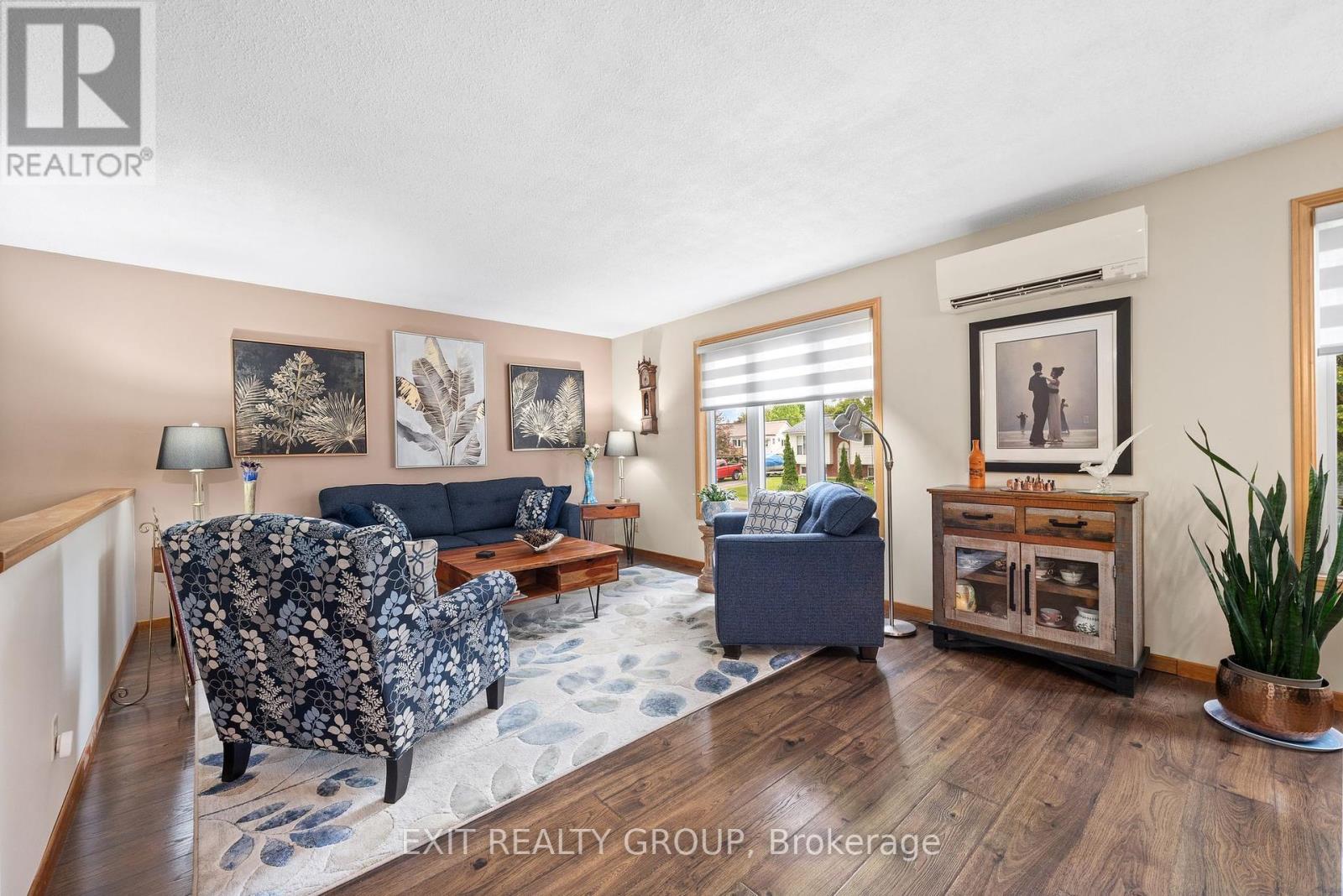 Property at 16 QUEEN STREET W image 5