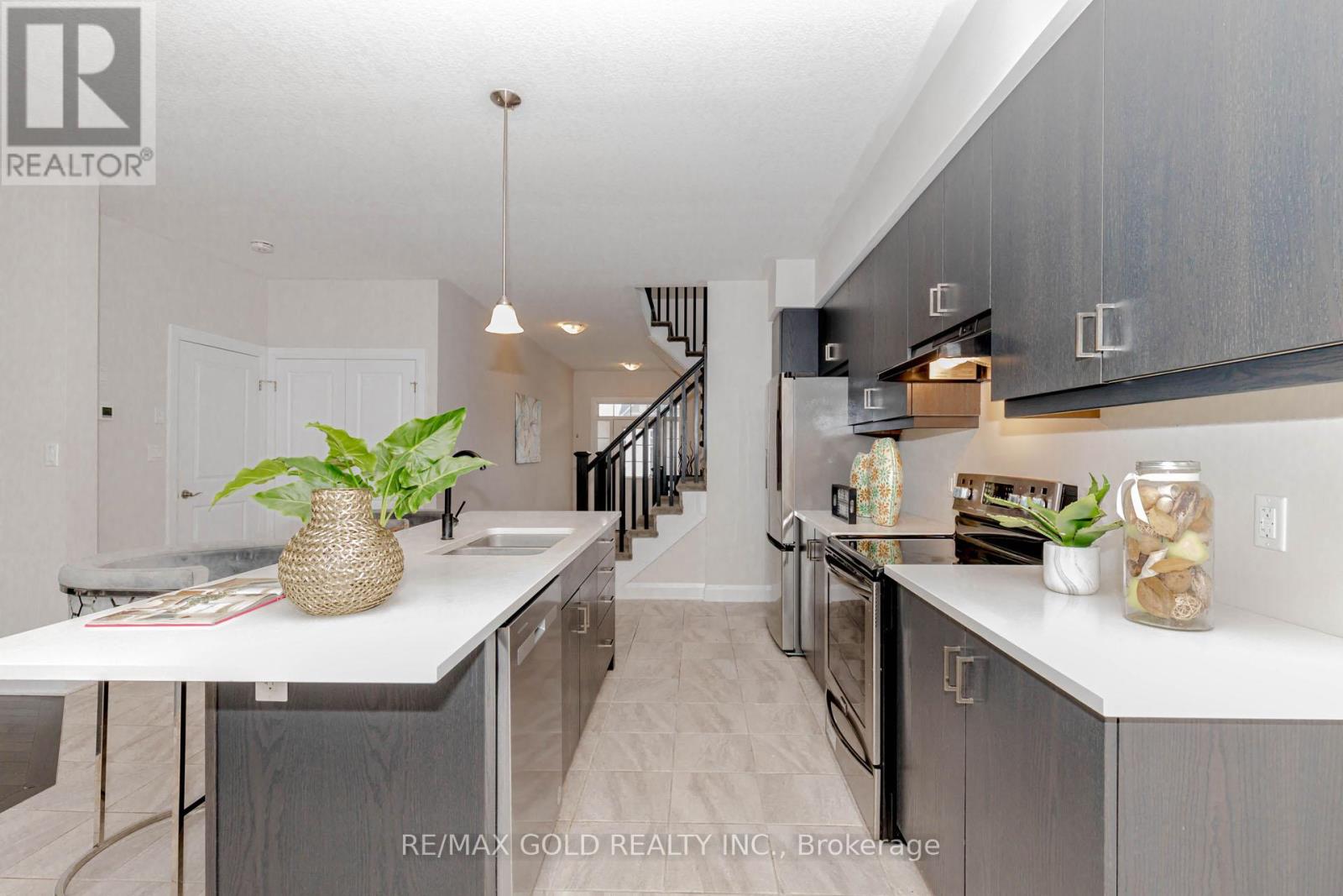 604 Blair Creek Drive, Kitchener, Ontario  N2P 0E7 - Photo 9 - X12204693