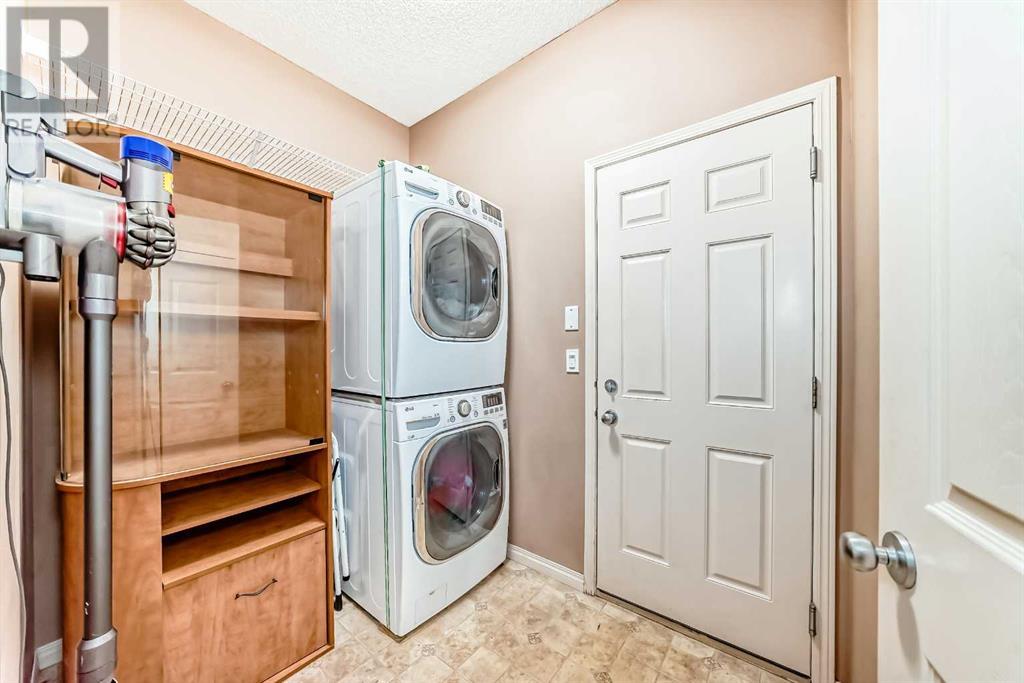 250 Eversyde Close Sw, Calgary, Alberta  T2Y 5A2 - Photo 13 - A2207608