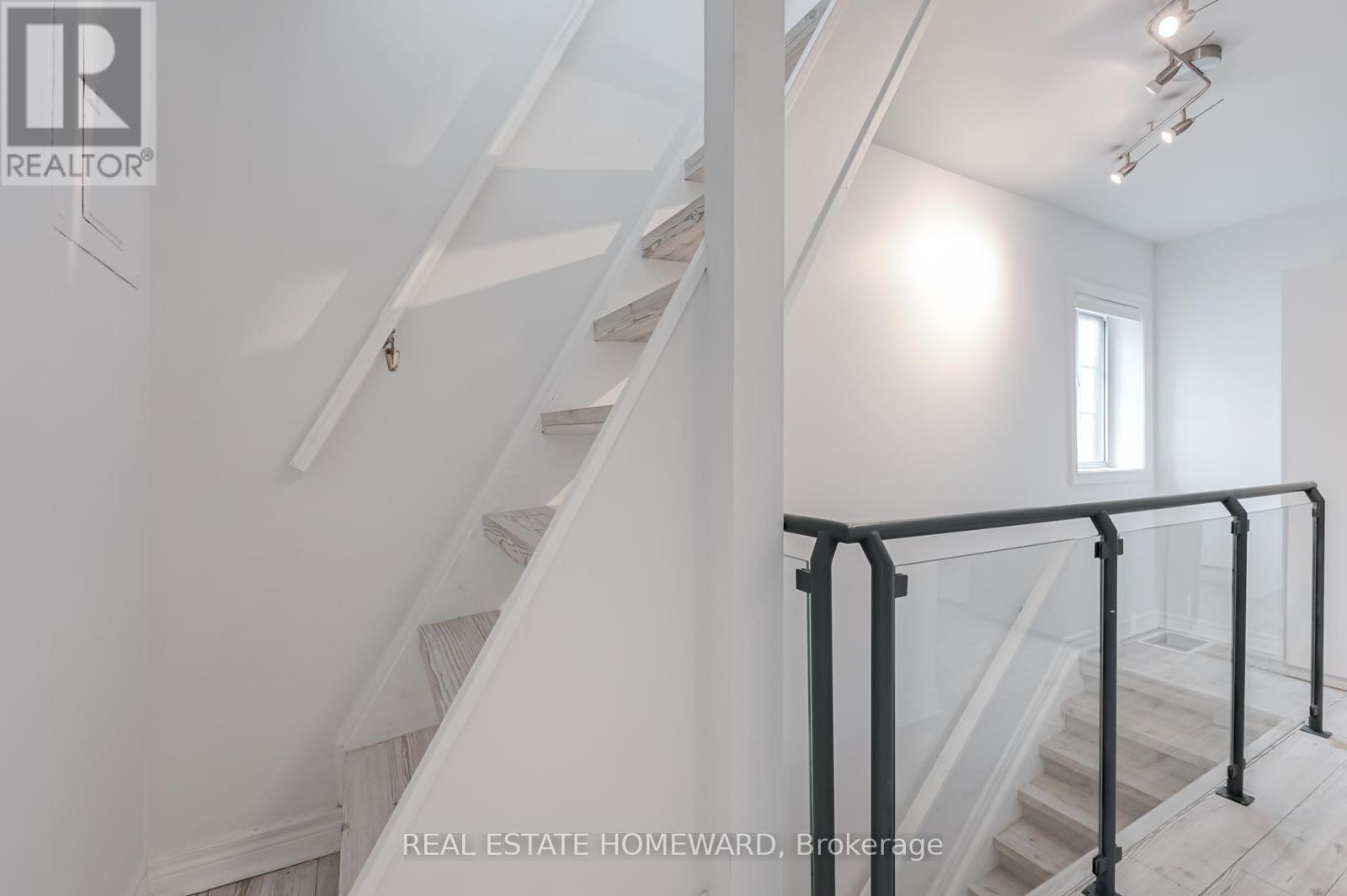 Upper - 559 Delaware Avenue N, Toronto, Ontario  M6H 2V3 - Photo 19 - C12149528