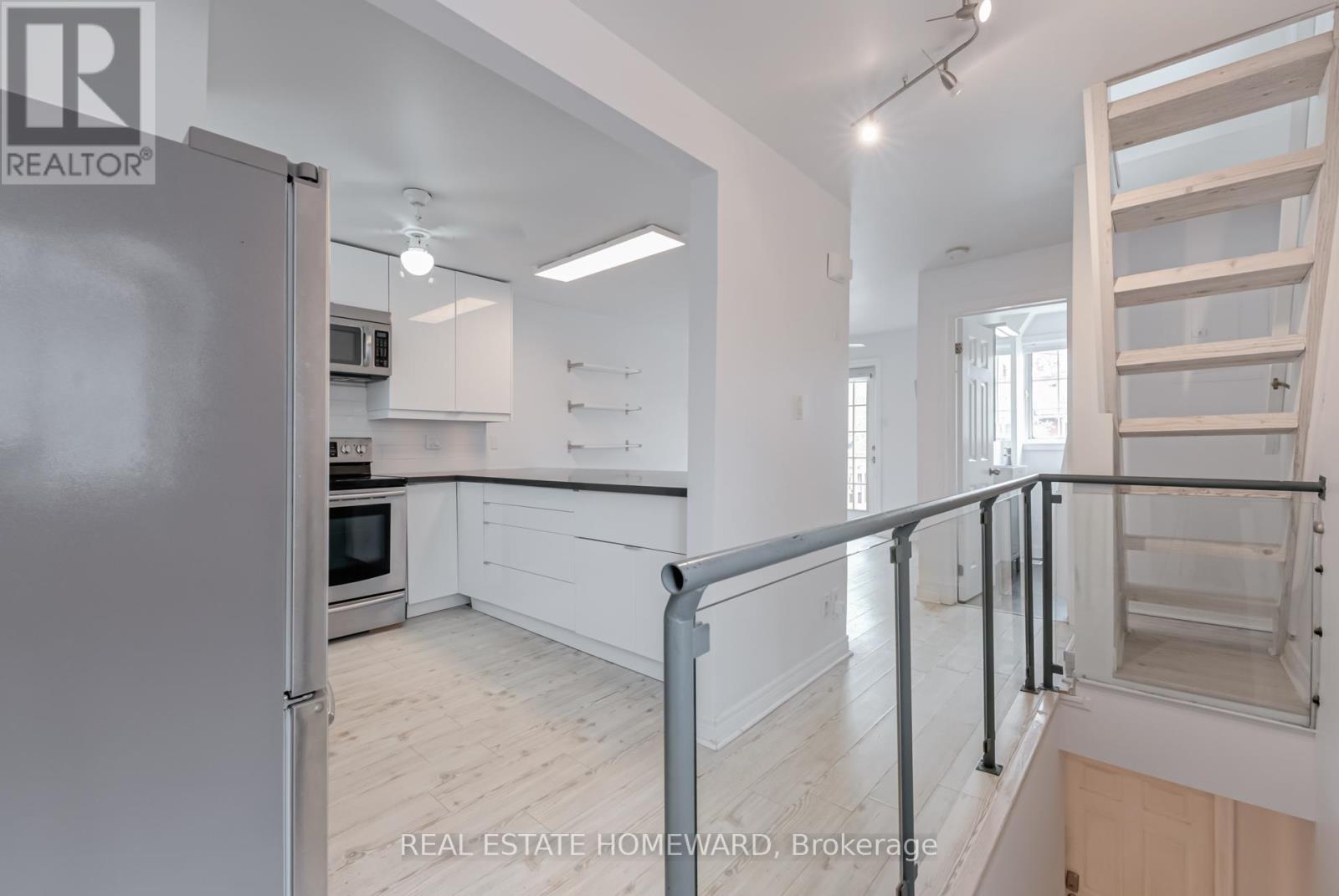 Upper - 559 Delaware Avenue N, Toronto, Ontario  M6H 2V3 - Photo 3 - C12149528