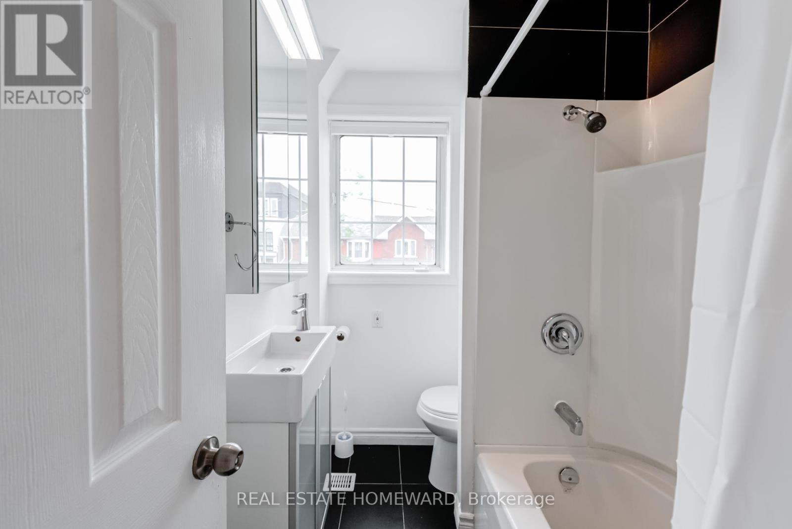 Upper - 559 Delaware Avenue N, Toronto, Ontario  M6H 2V3 - Photo 16 - C12149528