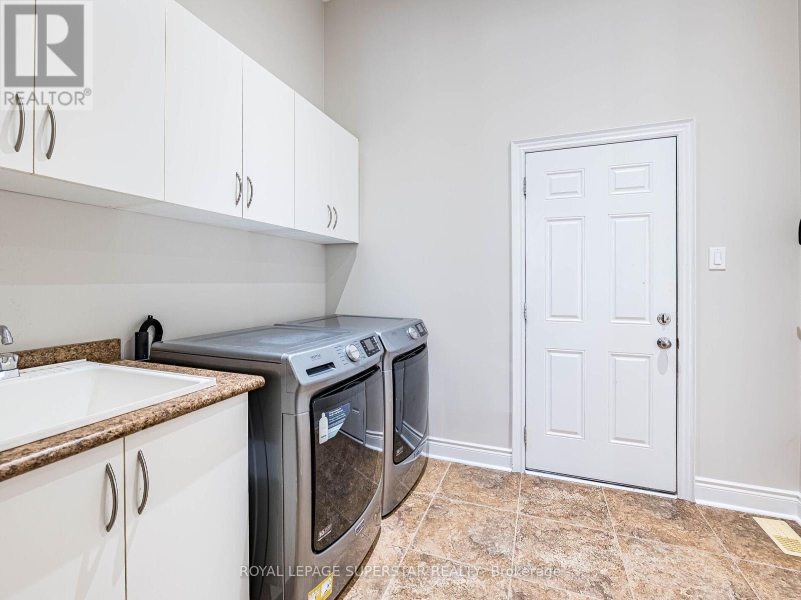 28 Elbern Markell Drive, Brampton (Credit Valley), Ontario  L6X 2X5 - Photo 35 - W12200358
