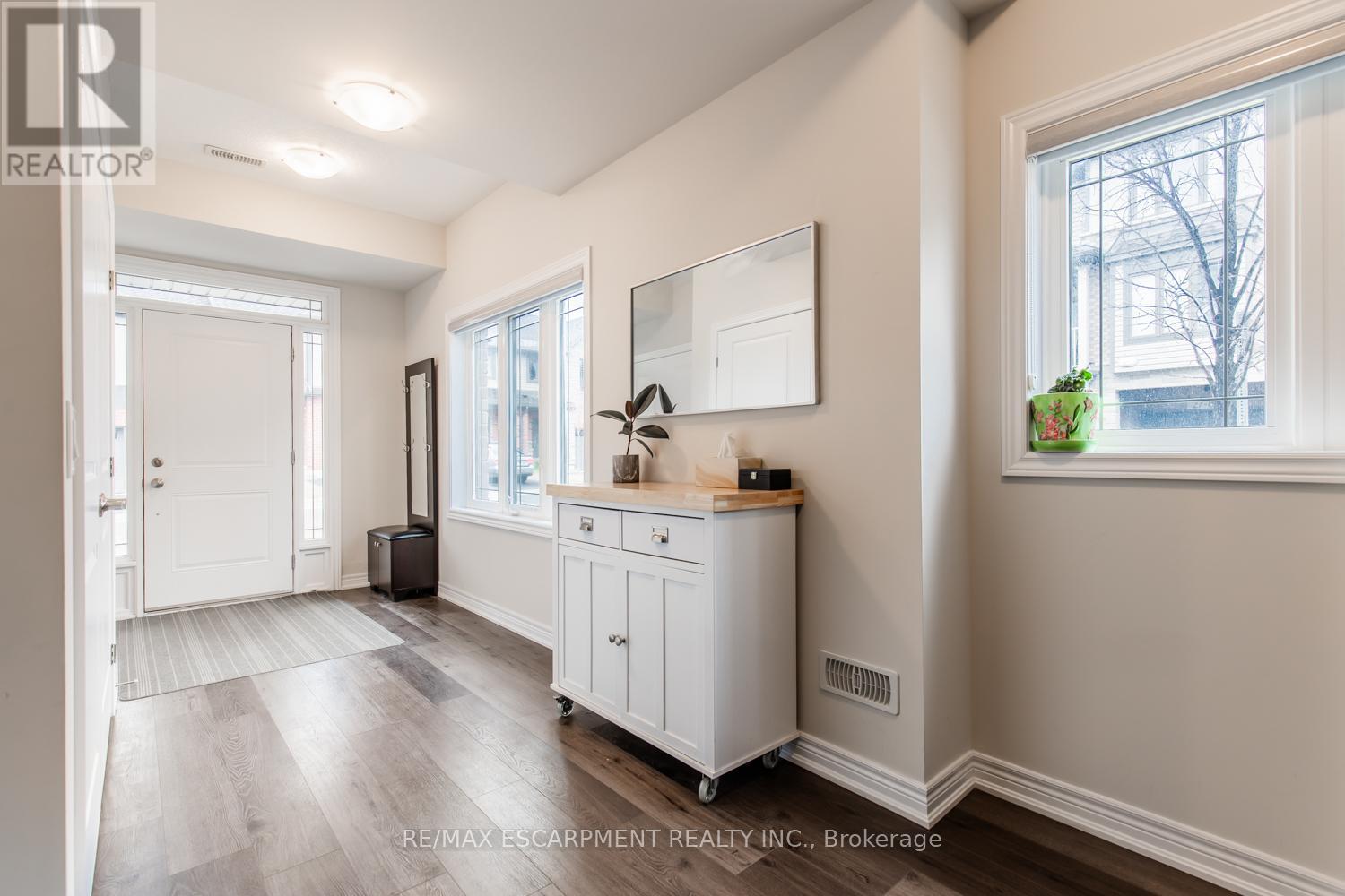 31 - 27 Rachel Drive, Hamilton, Ontario  L8E 0K6 - Photo 4 - X12204741