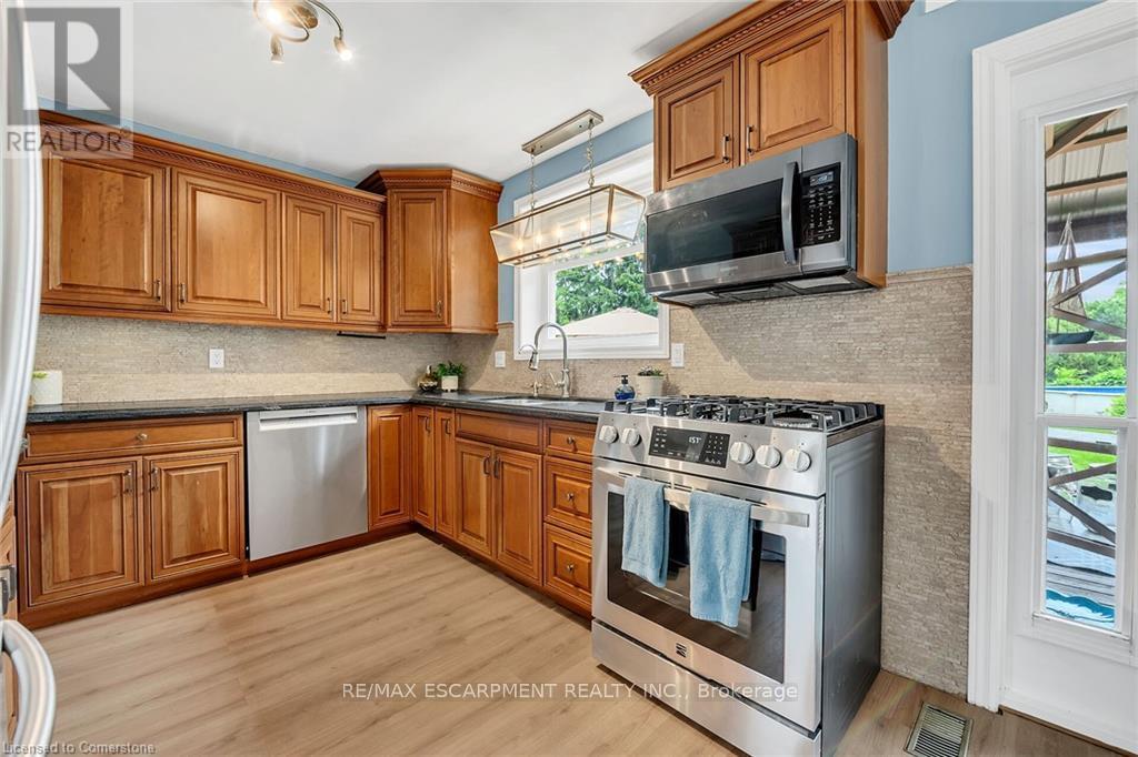 4 Black Friars Road, St. Catharines, Ontario  L2N 2M9 - Photo 13 - X12204751