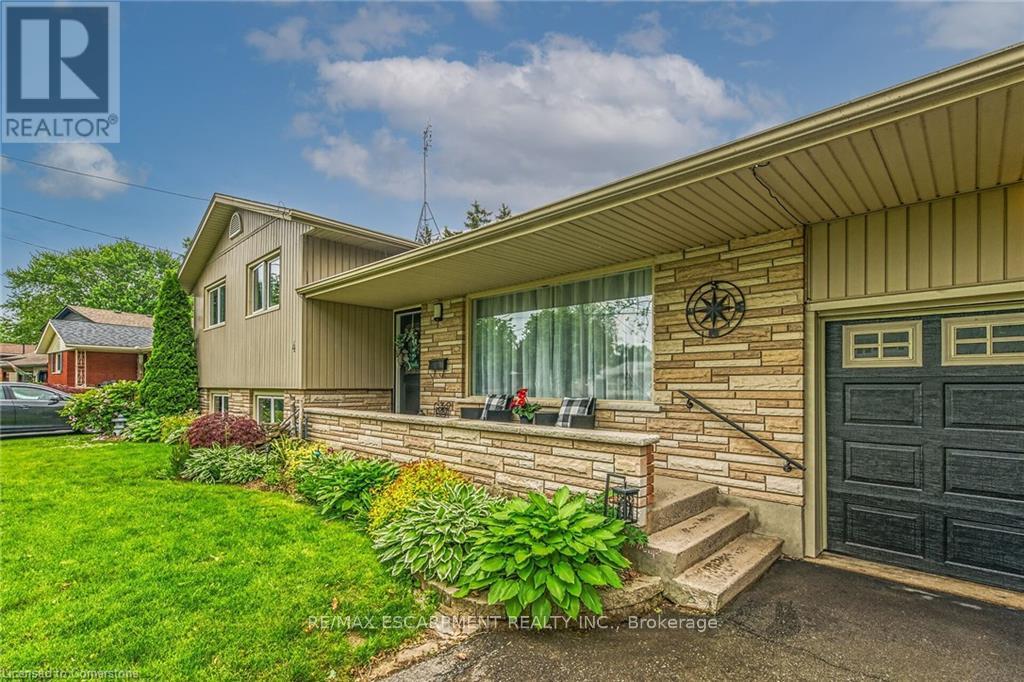 4 Black Friars Road, St. Catharines, Ontario  L2N 2M9 - Photo 3 - X12204751