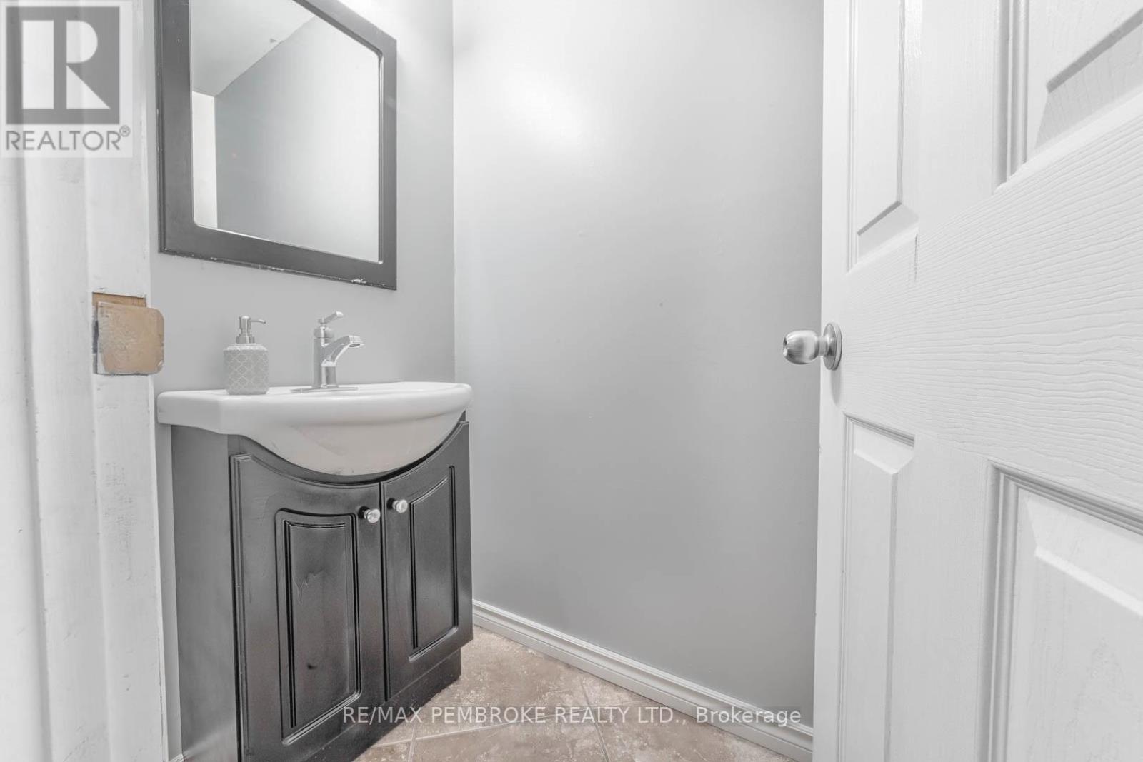115 Mckee Road, Deep River, Ontario  K0J 1P0 - Photo 8 - X12204777