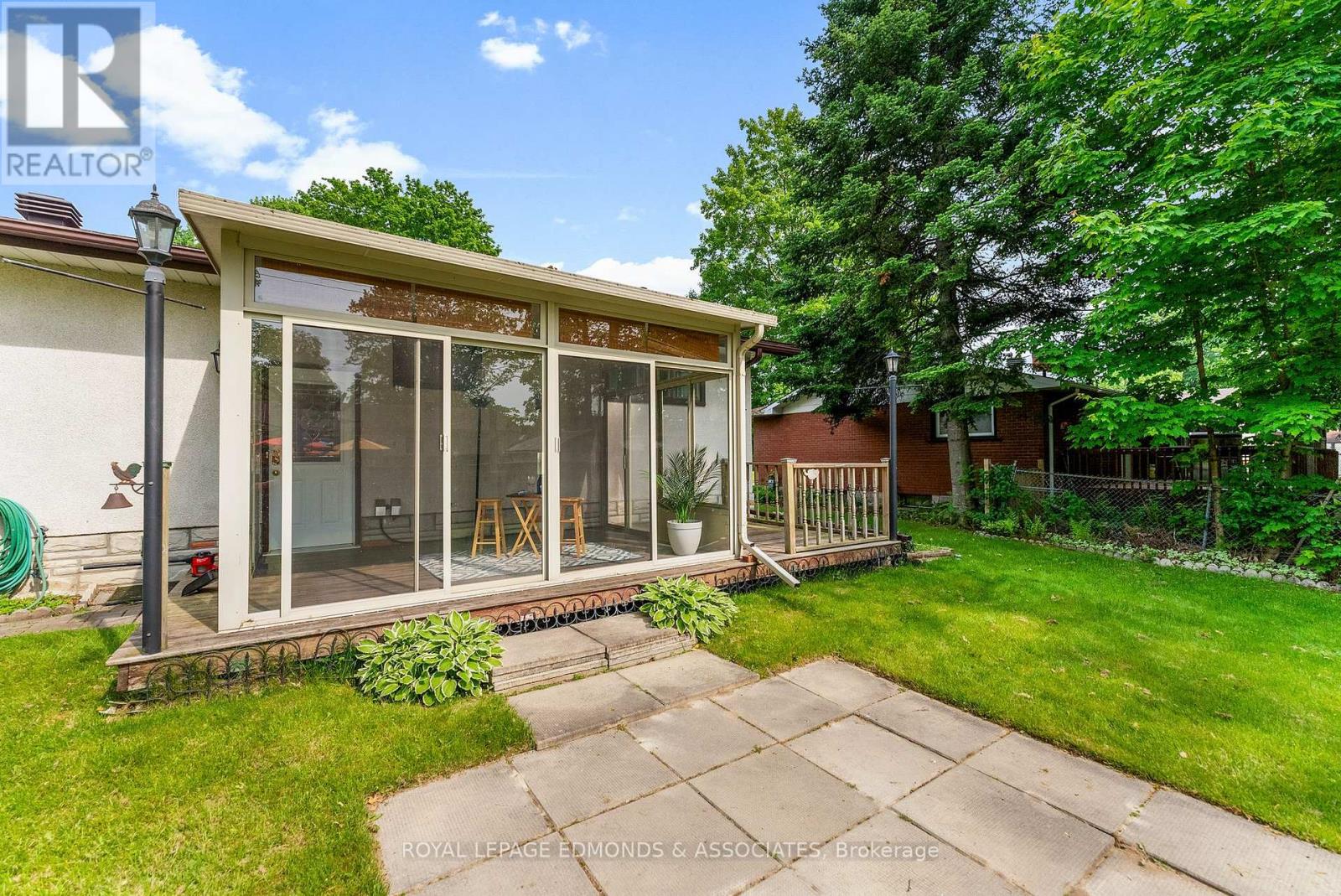 610 Glenwood Drive, Pembroke, Ontario  K8A 1T8 - Photo 34 - X12204781