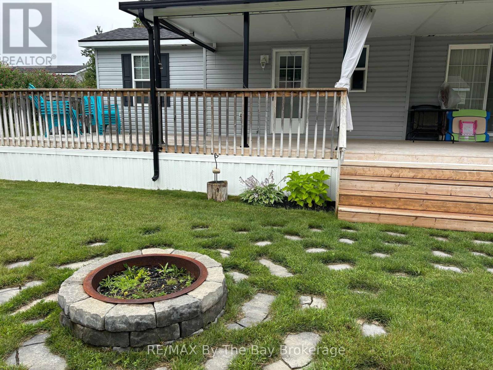 15 Chippewa Trail, Wasaga Beach, Ontario  L9Z 1X7 - Photo 3 - S12204760