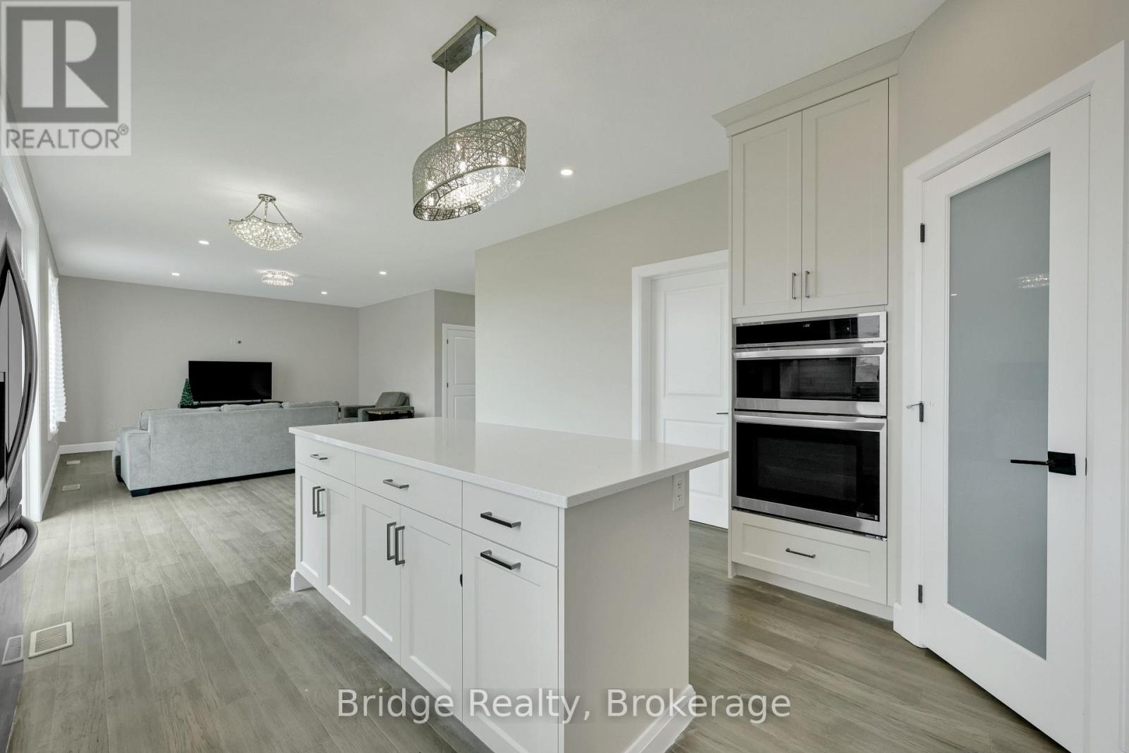 161 Mcleod Street, North Middlesex, Ontario  N0M 2K0 - Photo 16 - X12201081